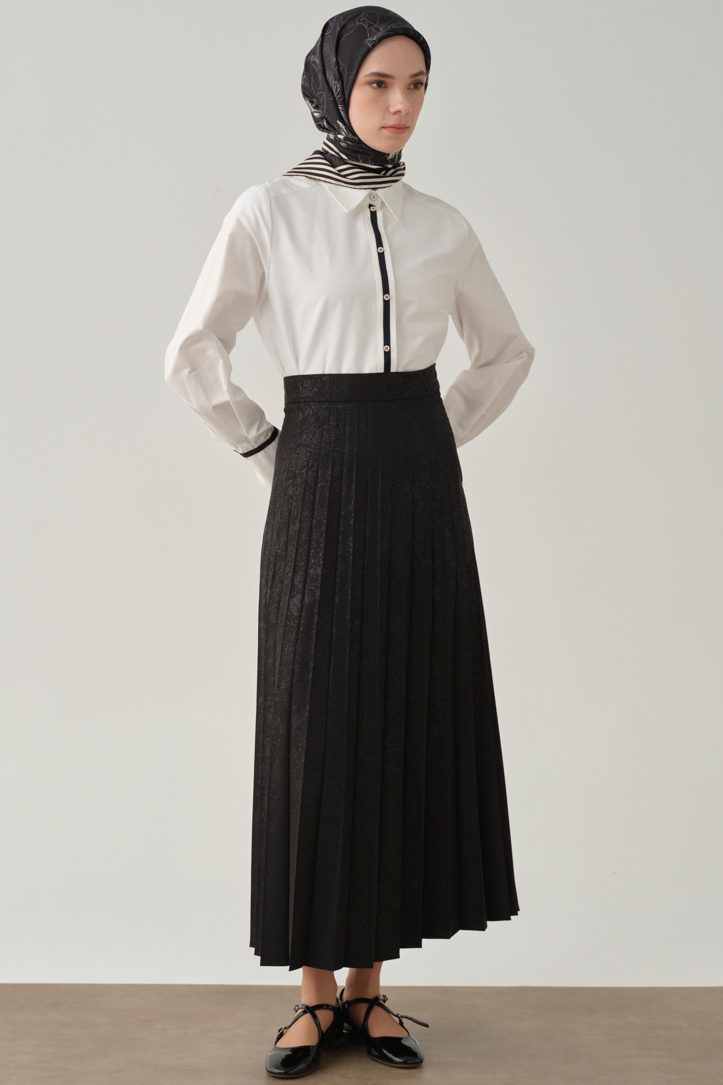 Plisoley Etek - Siyah TUGBA