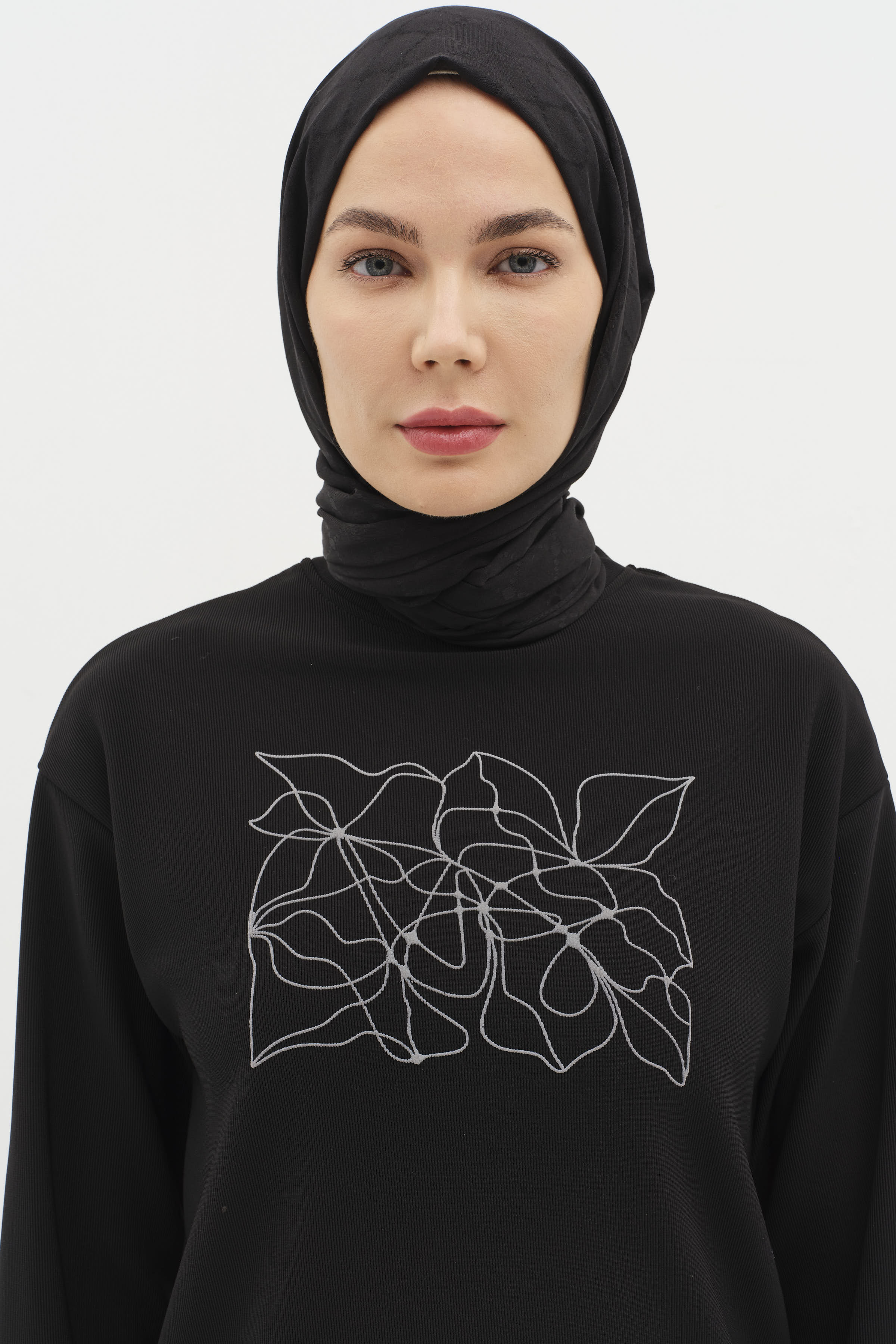 Puan Kare Desen Viskon Şal - Siyah TUGBA