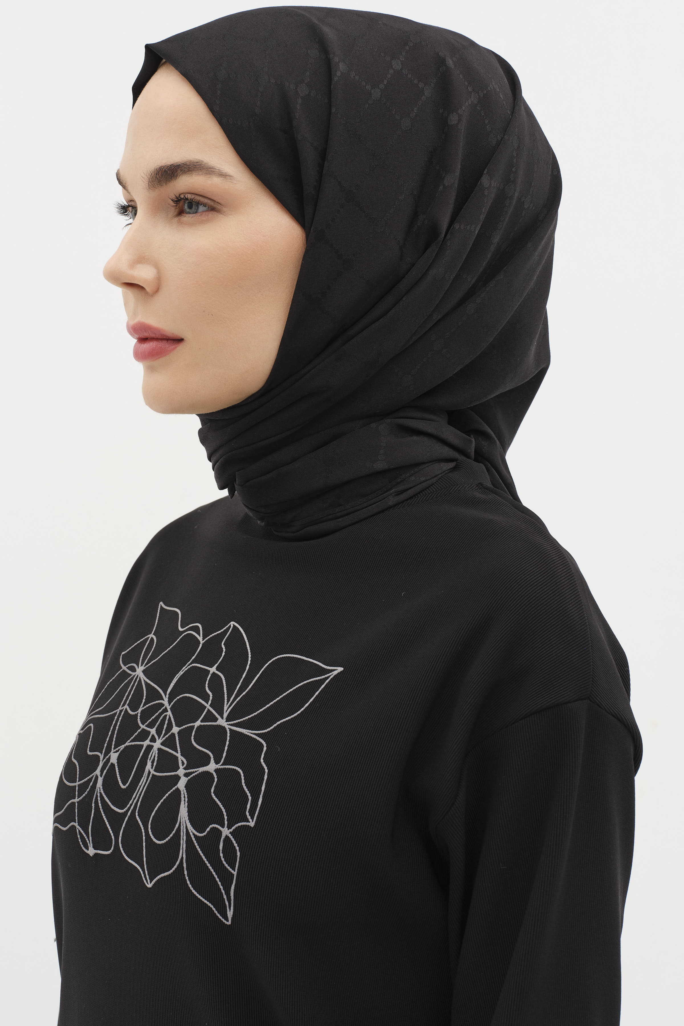 Puan Kare Desen Viskon Şal - Siyah TUGBA