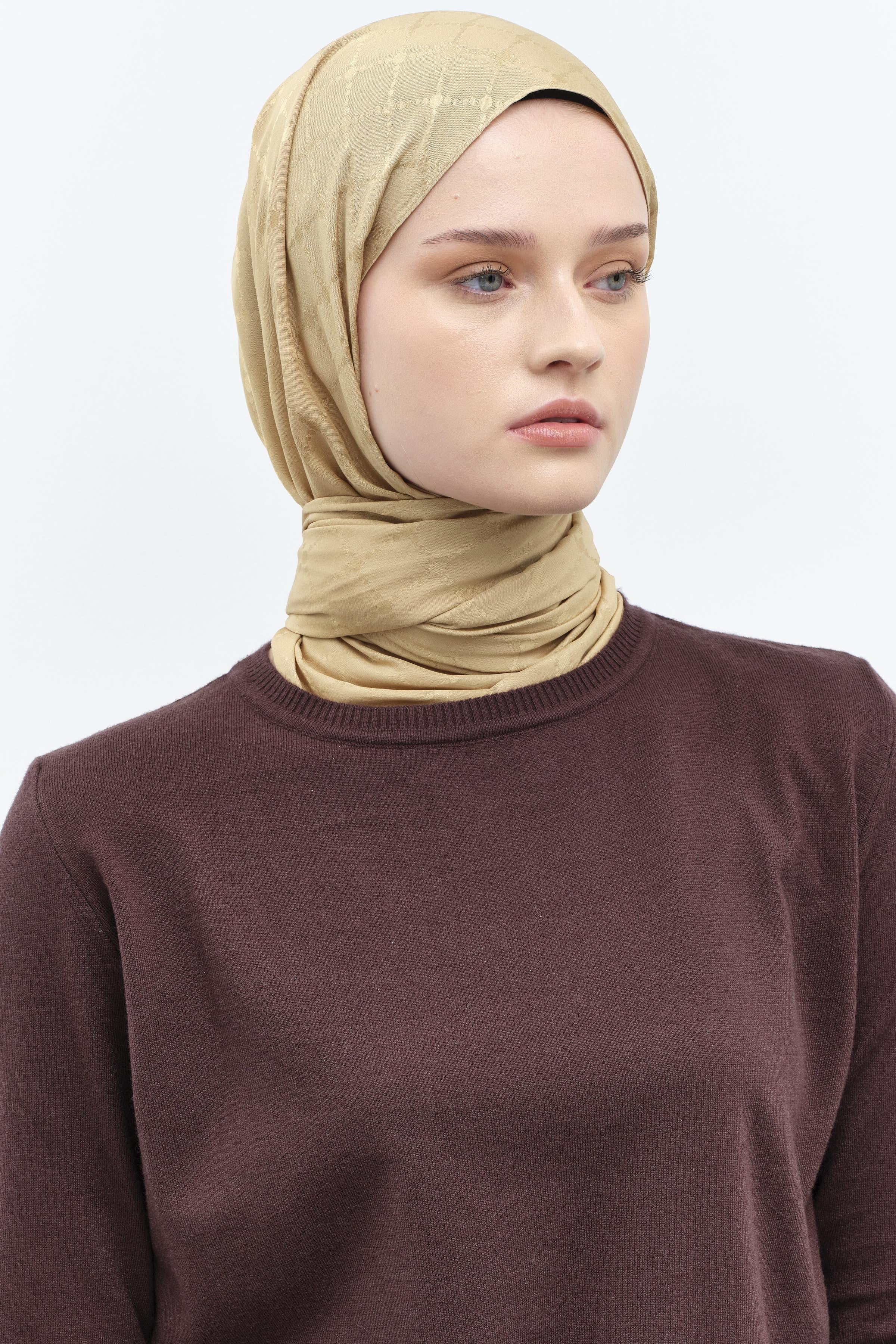 Puan Kare Desen Viskon Şal - Altın TUGBA