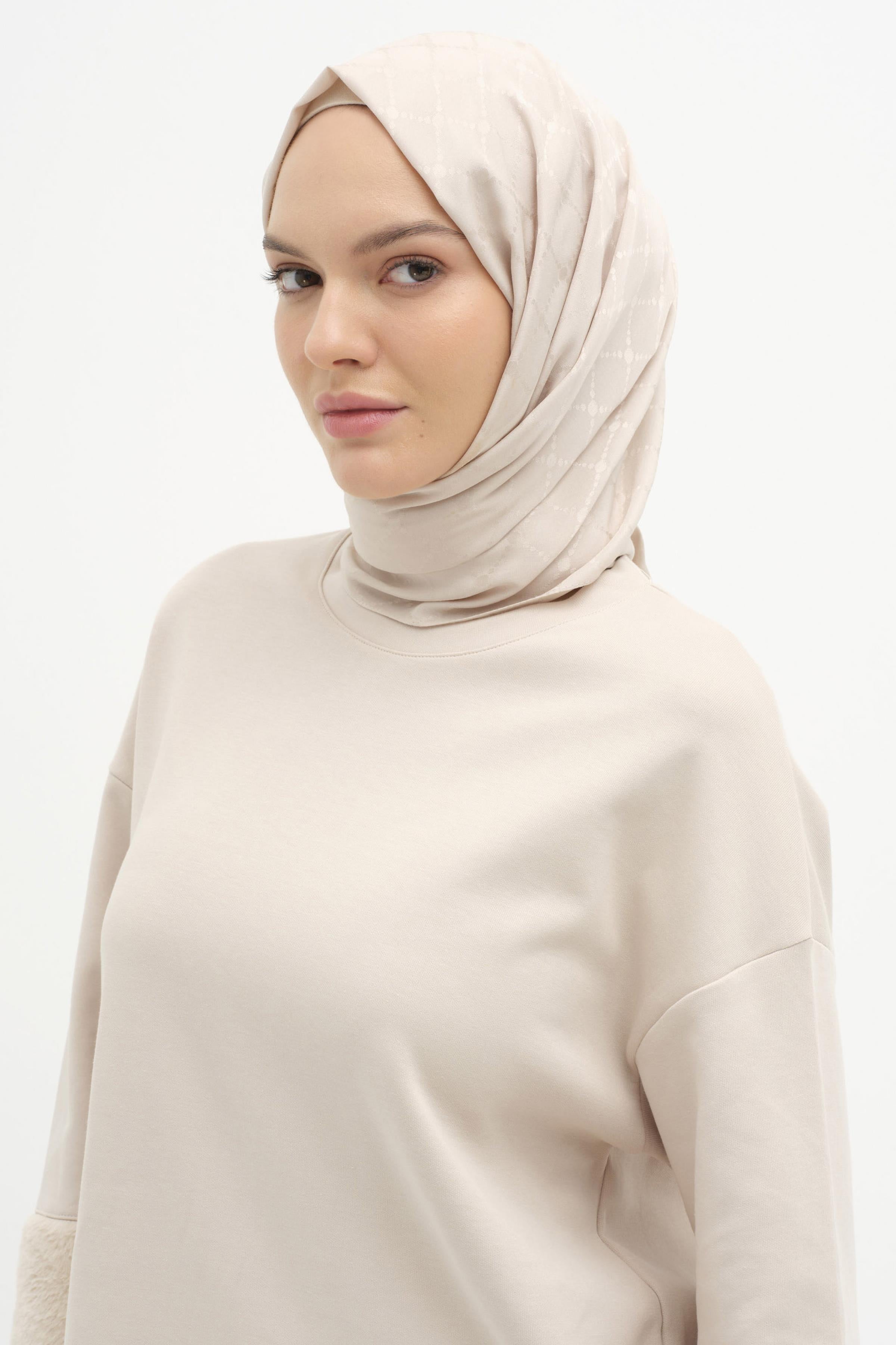 Puan Kare Desen Viskon Şal - Kum TUGBA