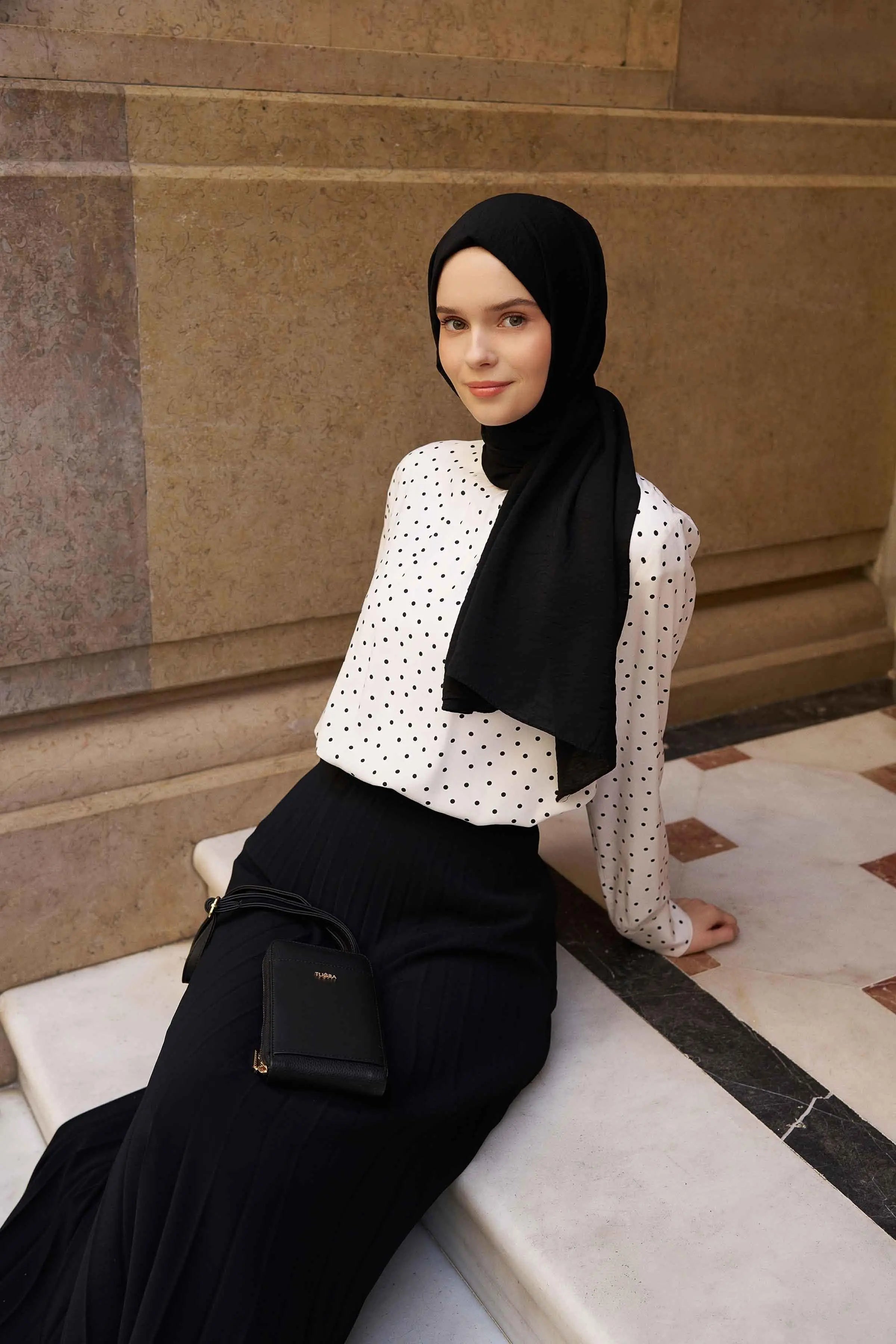 Puantiye Desenli Hakim Yaka Bluz - Beyaz TUGBA