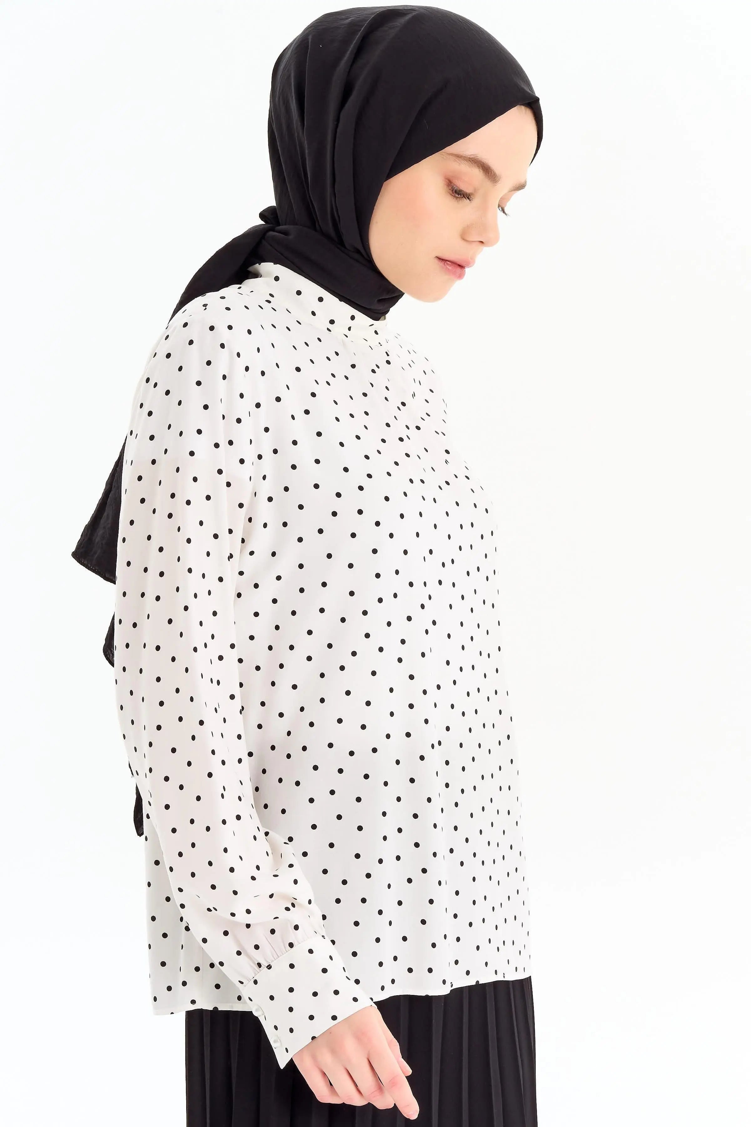 Puantiye Desenli Hakim Yaka Bluz - Beyaz TUGBA