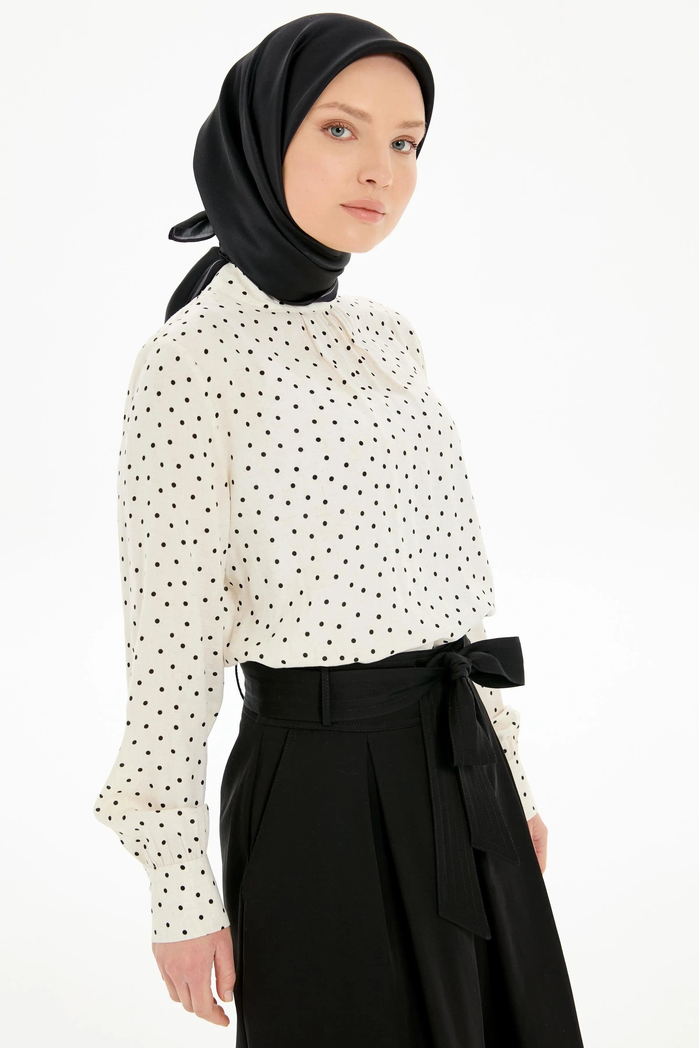 Puantiye Desenli Hakim Yaka Bluz - Ekru TUGBA