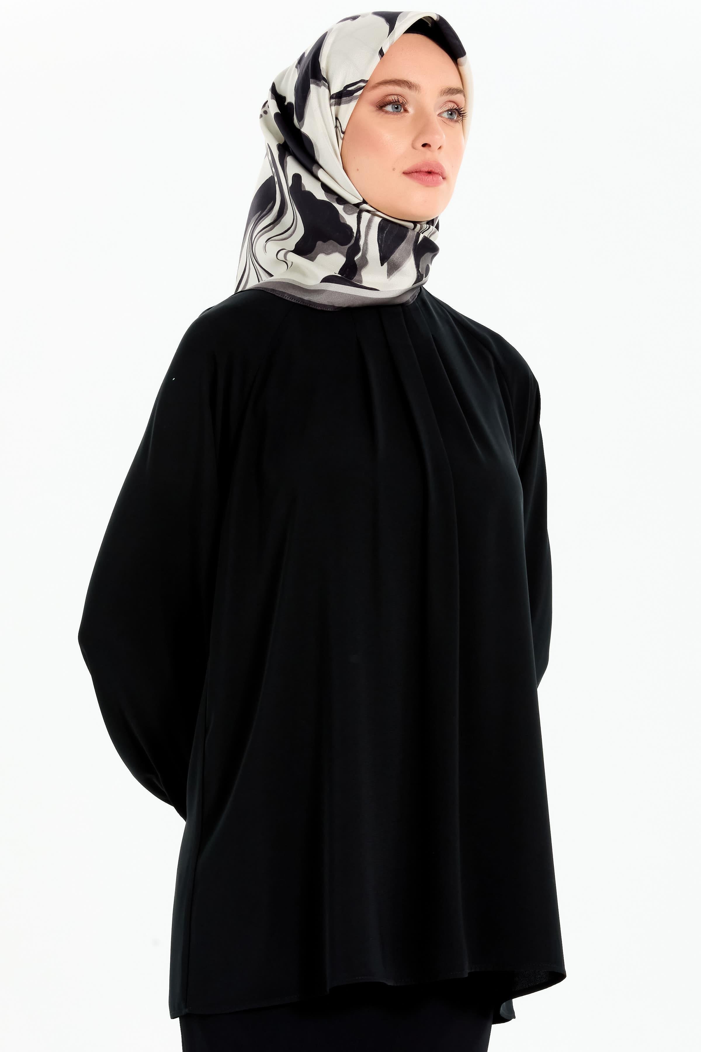 Reglan Kollu Pile Detaylı Bluz - Siyah TUGBA