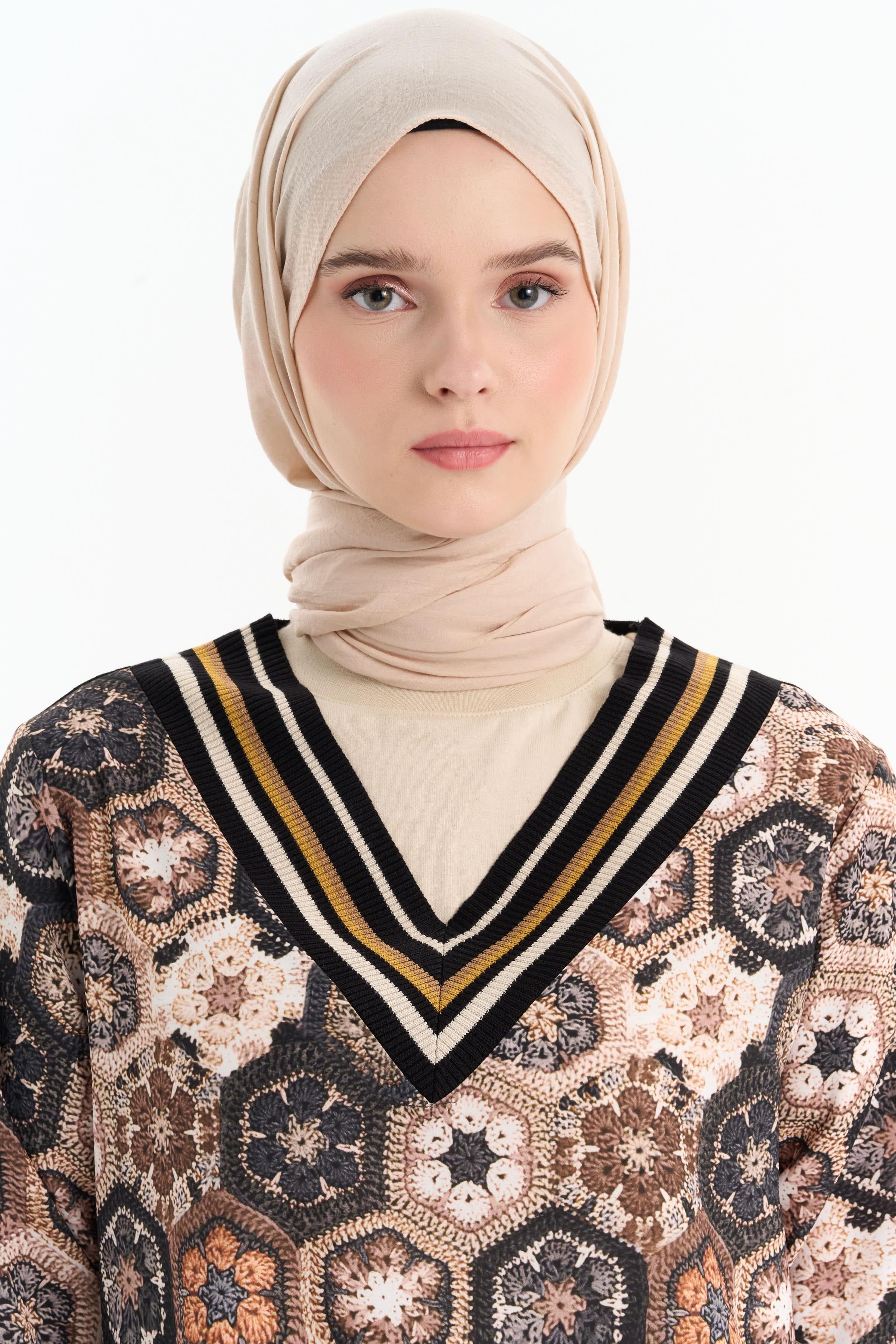 Ribana Detaylı Desenli V Yakalı Tunik - Siyah TUGBA