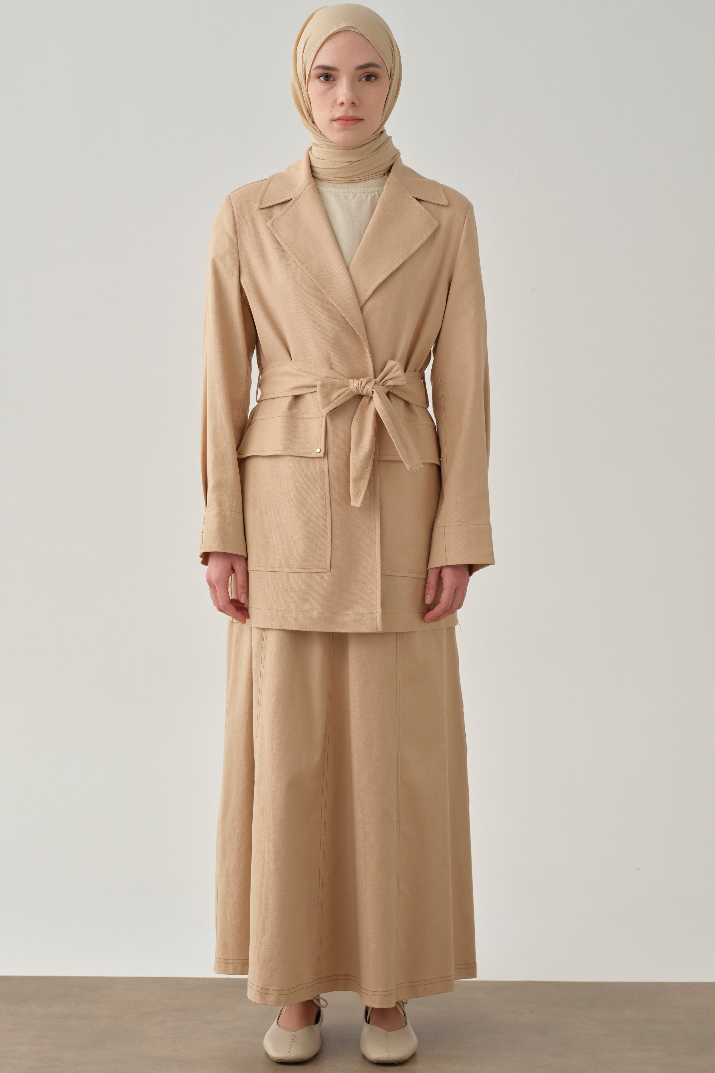 Rivet Detaylı Kemerli Ceket - Bej TUGBA