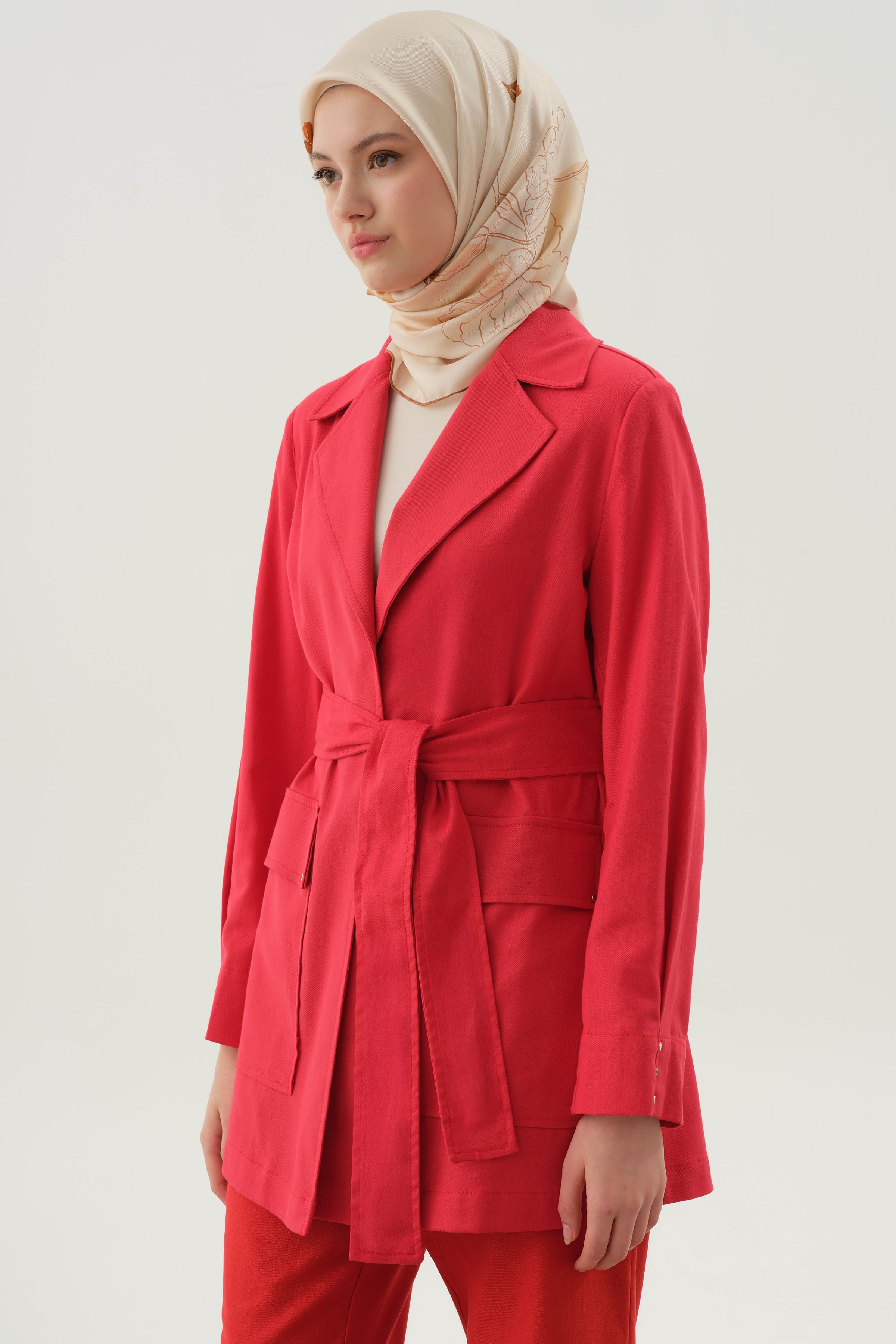 Rivet Detaylı Kemerli Ceket - Kırmızı TUGBA