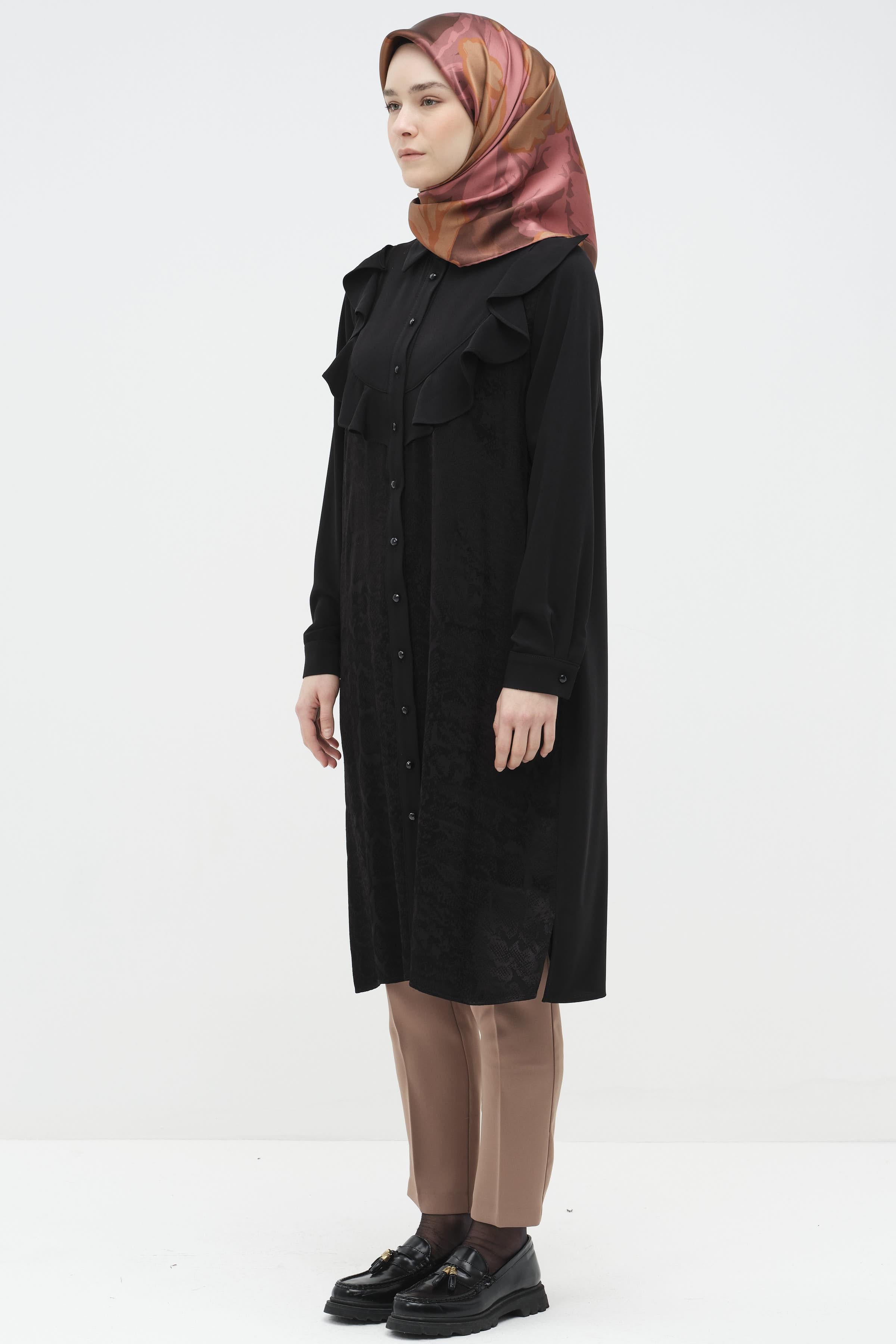 Robalı Volan Detaylı Garnili Tunik - Siyah TUGBA