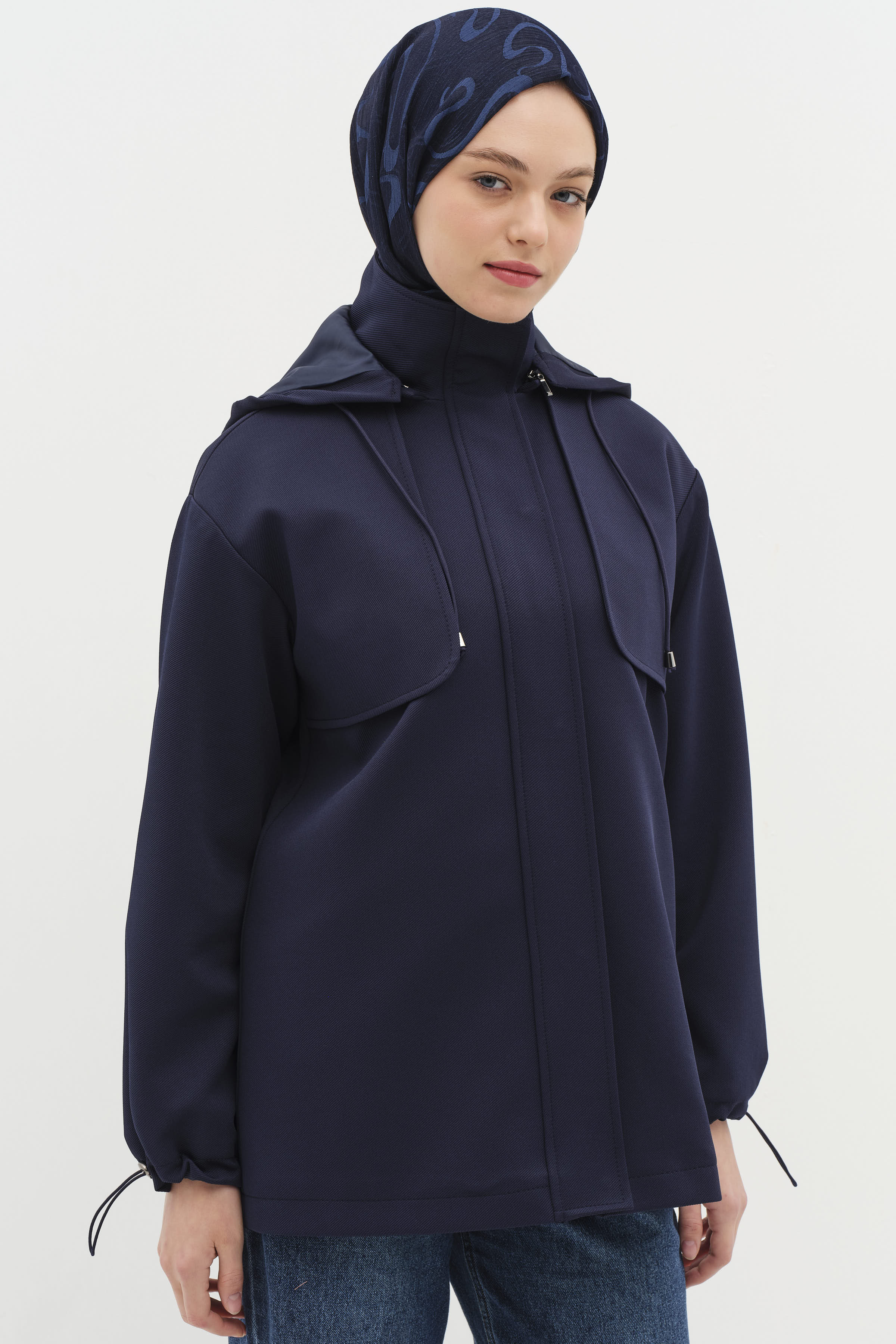 Rüzgarlık Detaylı Kapüşonlu Mont - Lacivert TUGBA
