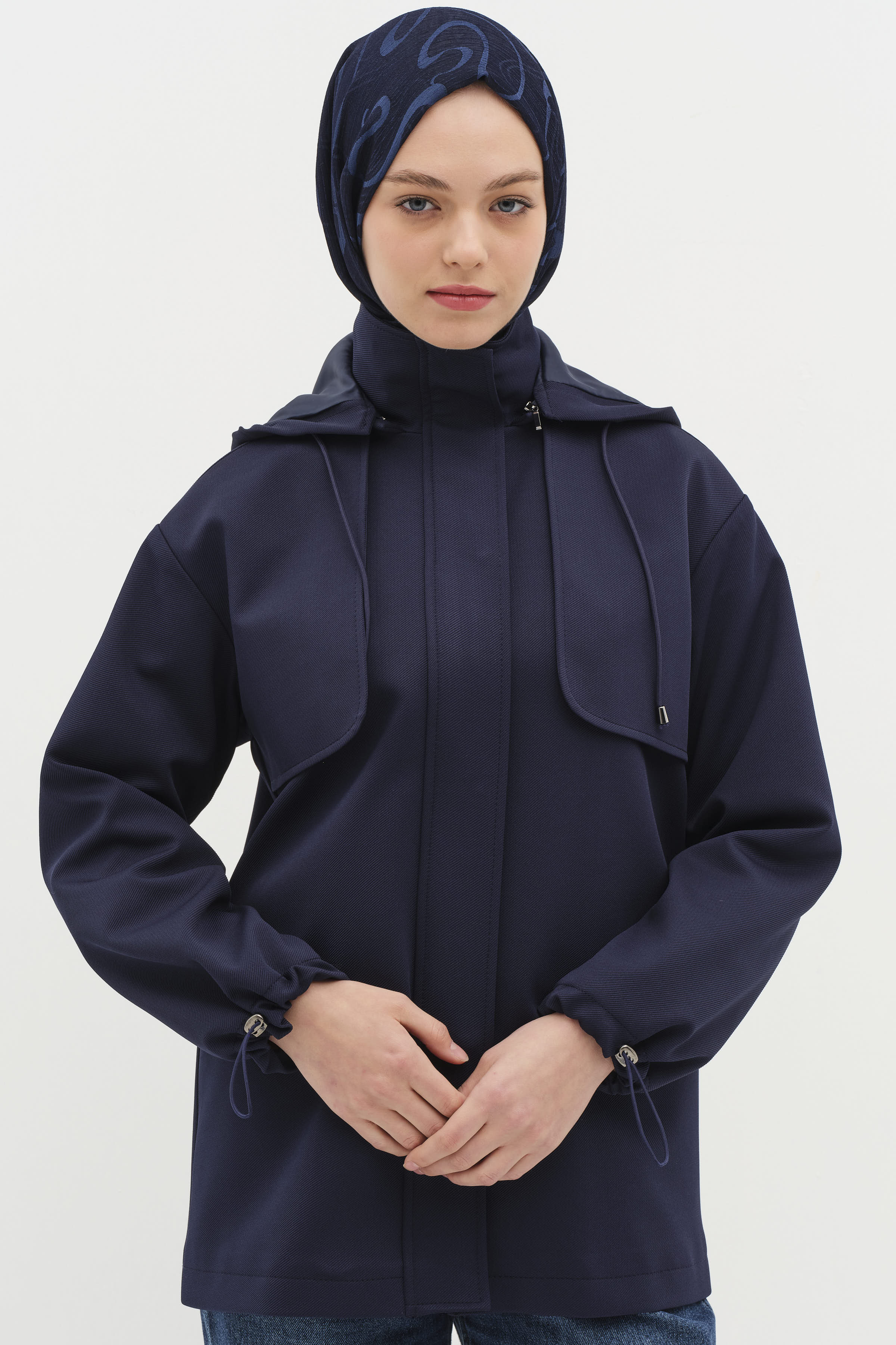 Rüzgarlık Detaylı Kapüşonlu Mont - Lacivert TUGBA