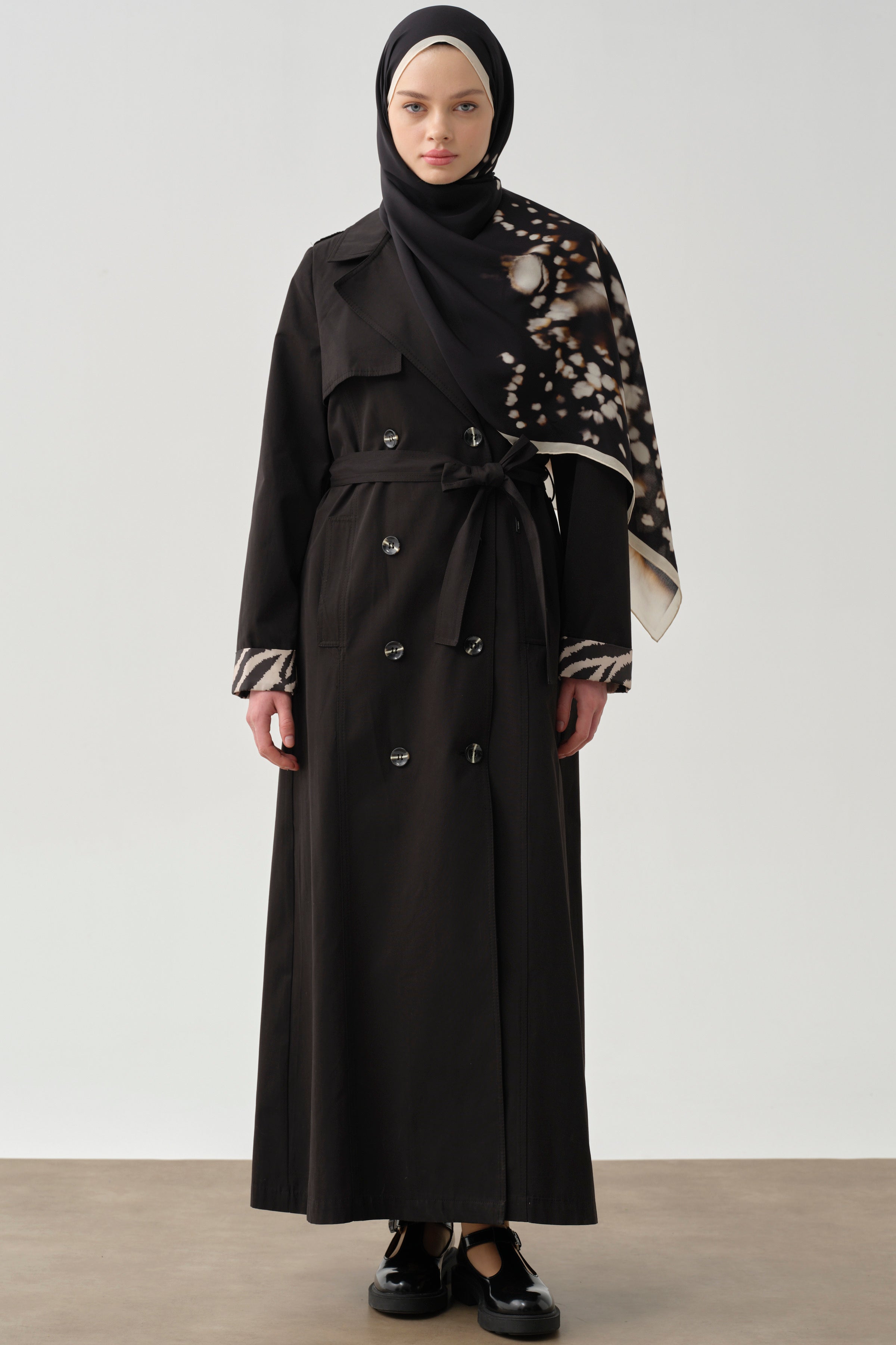 Rüzgarlık Detaylı Kruvaze Trençkot - Siyah TUGBA