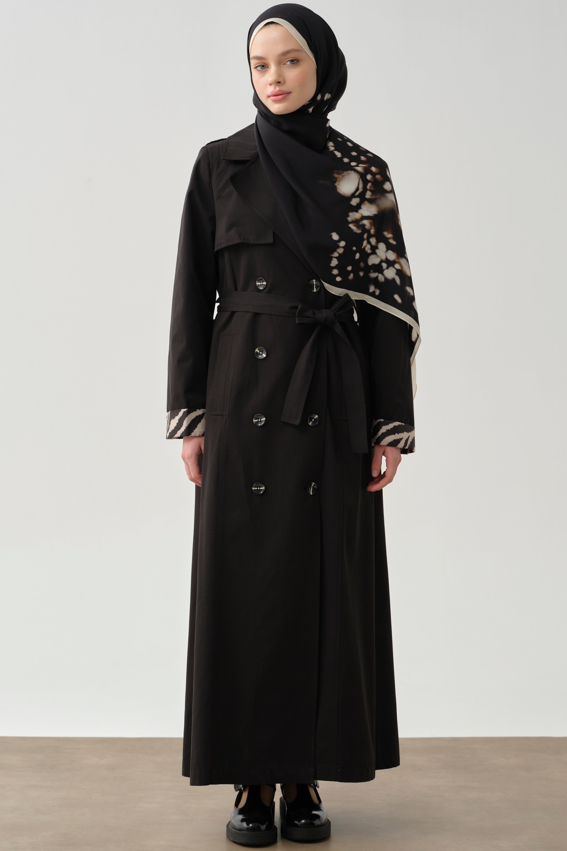 Rüzgarlık Detaylı Kruvaze Trençkot - Siyah TUGBA