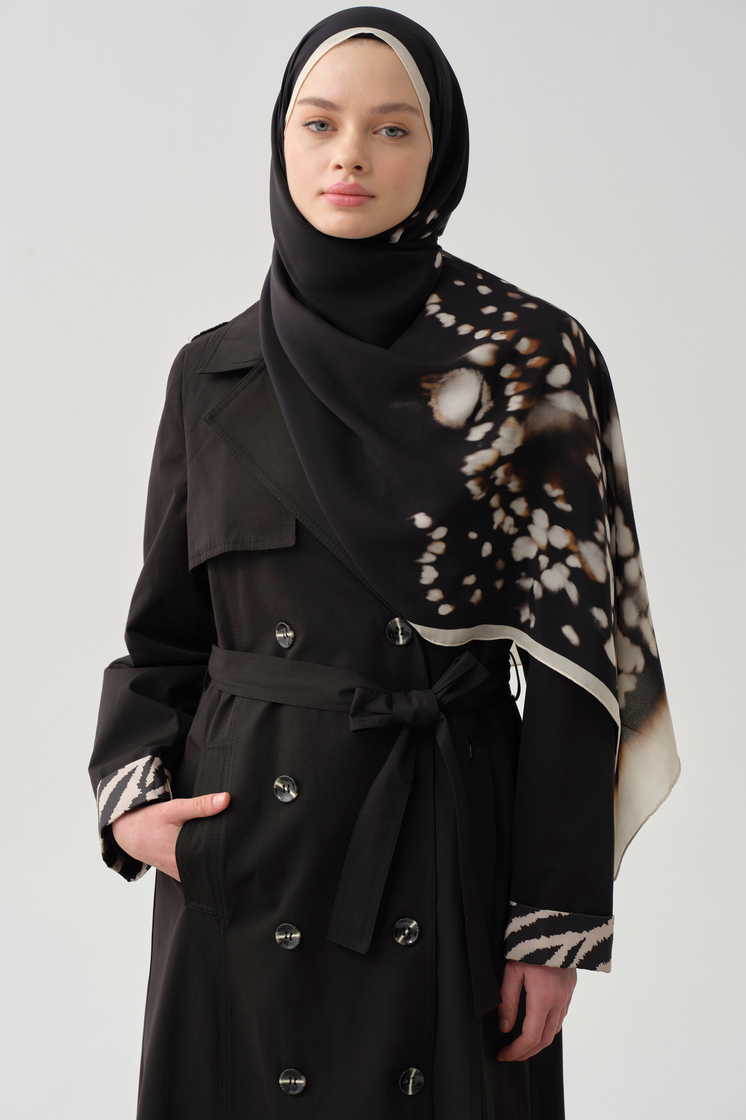 Rüzgarlık Detaylı Kruvaze Trençkot - Siyah TUGBA