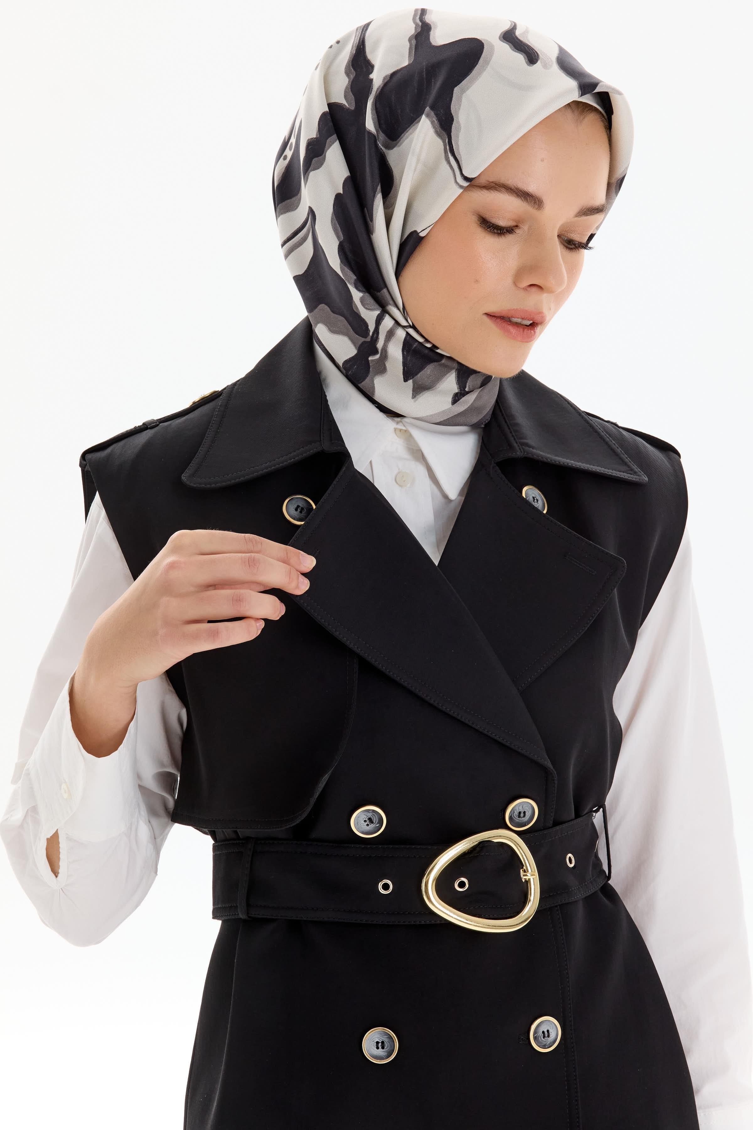 Rüzgarlık Detaylı Kruvaze Yelek - Siyah TUGBA