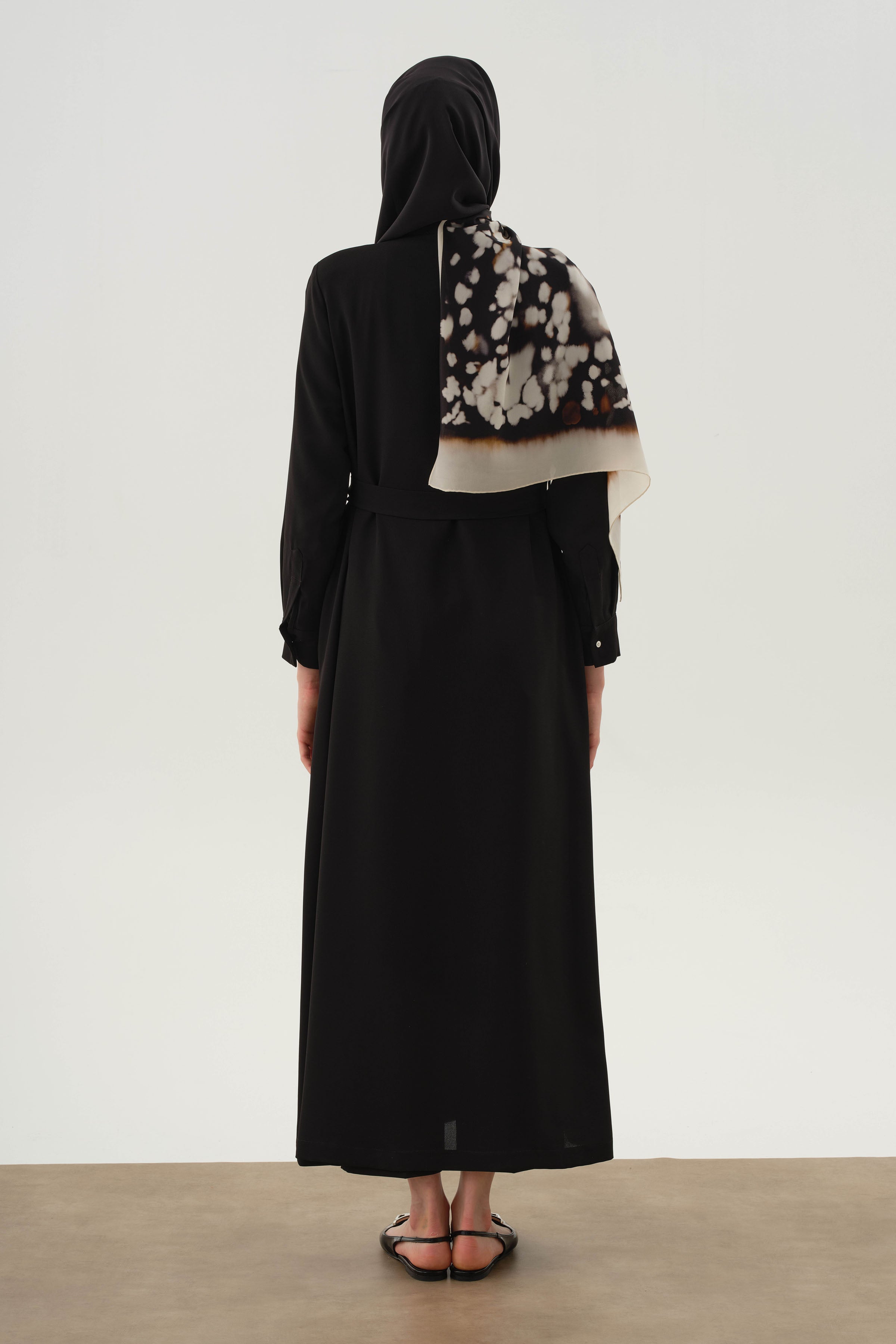 Rüzgarlık Detaylı Kuşaklı Ferace - Siyah TUGBA