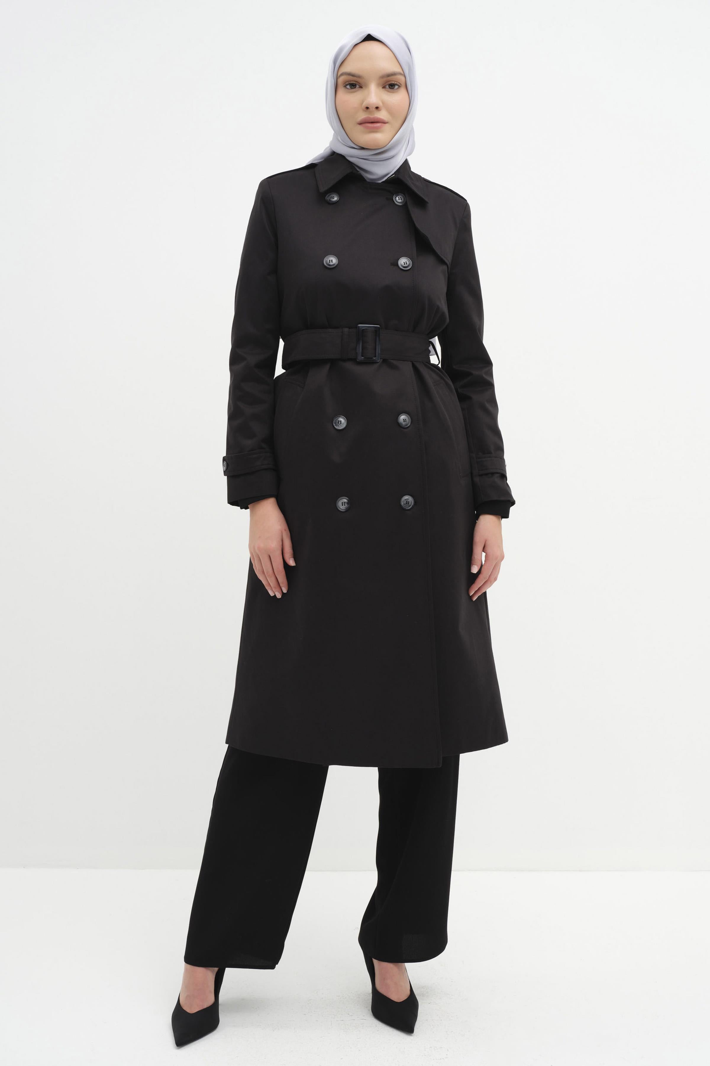 Rüzgarlık Detaylı Pilikaşeli Trenç - Siyah TUGBA