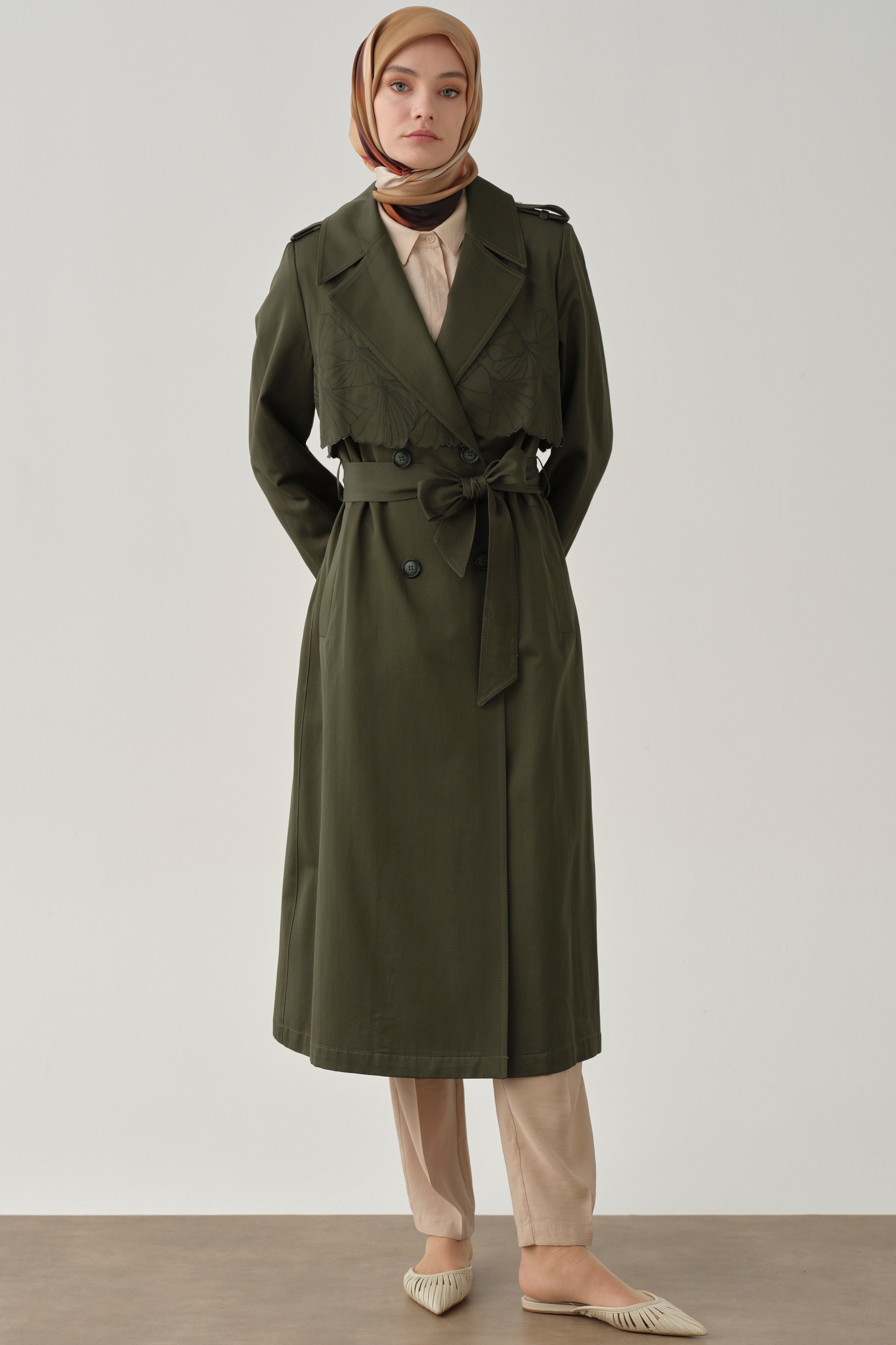Rüzgarlık Nakış Detaylı Trençkot - Haki TUGBA