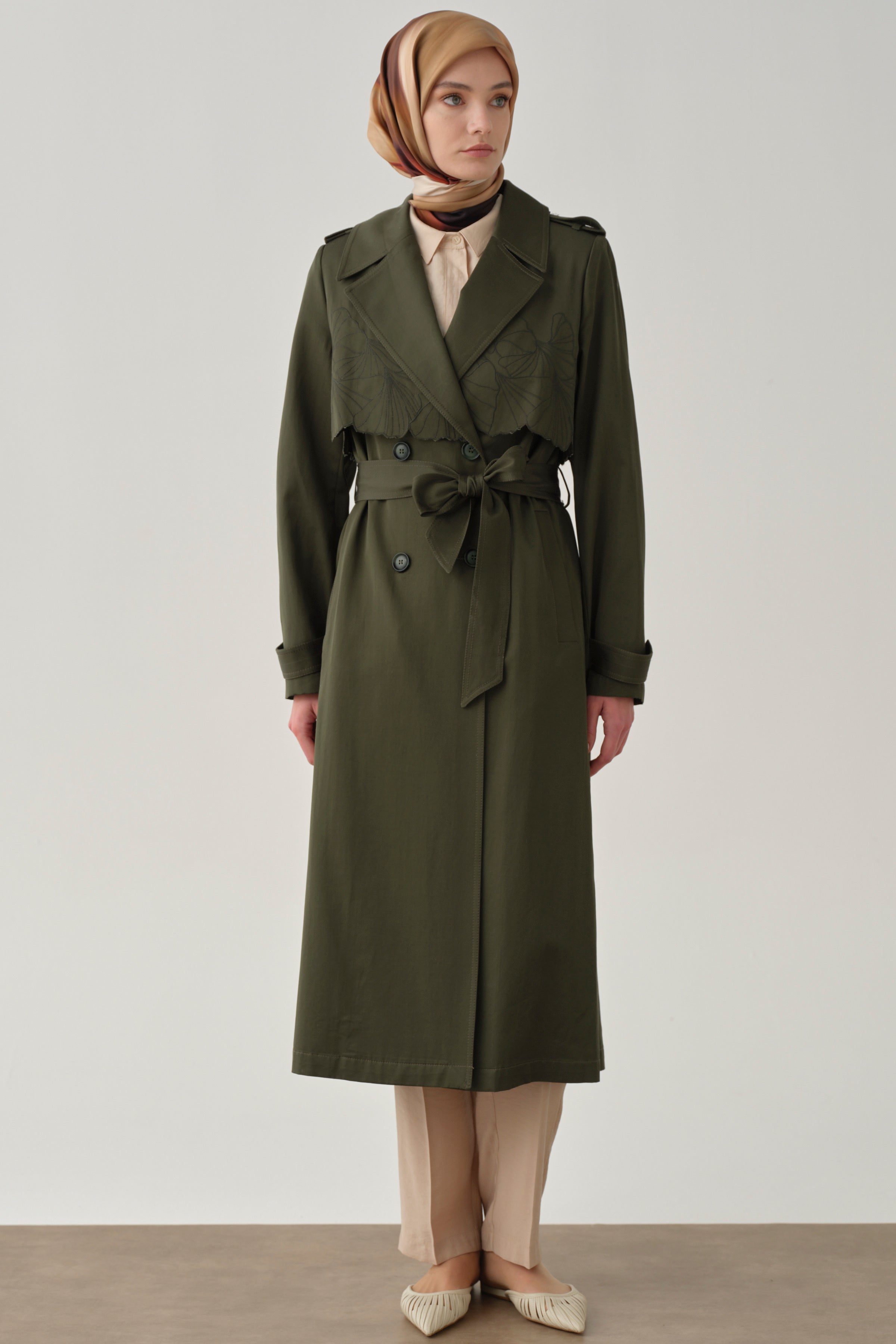 Rüzgarlık Nakış Detaylı Trençkot - Haki TUGBA