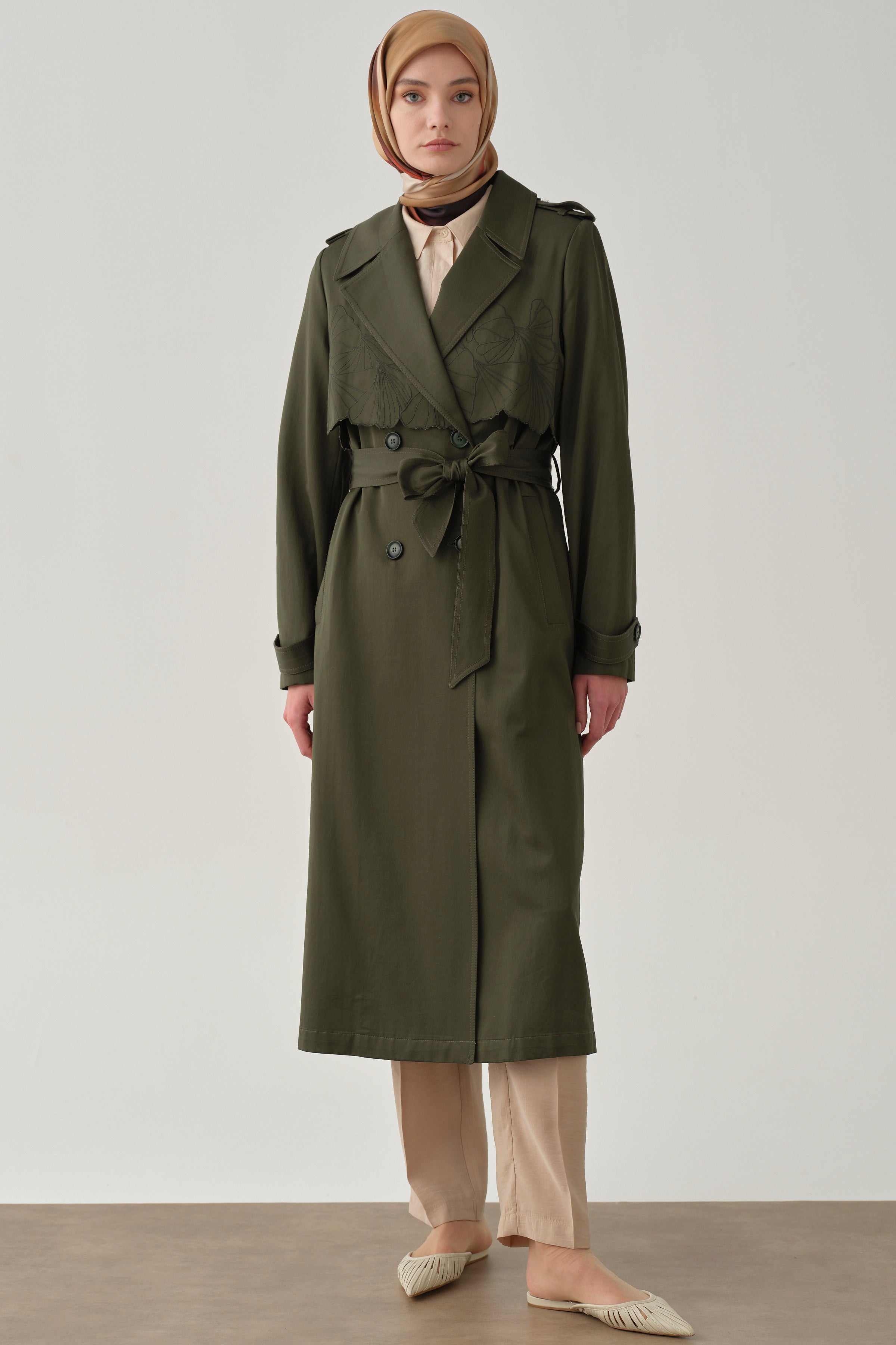 Rüzgarlık Nakış Detaylı Trençkot - Haki TUGBA