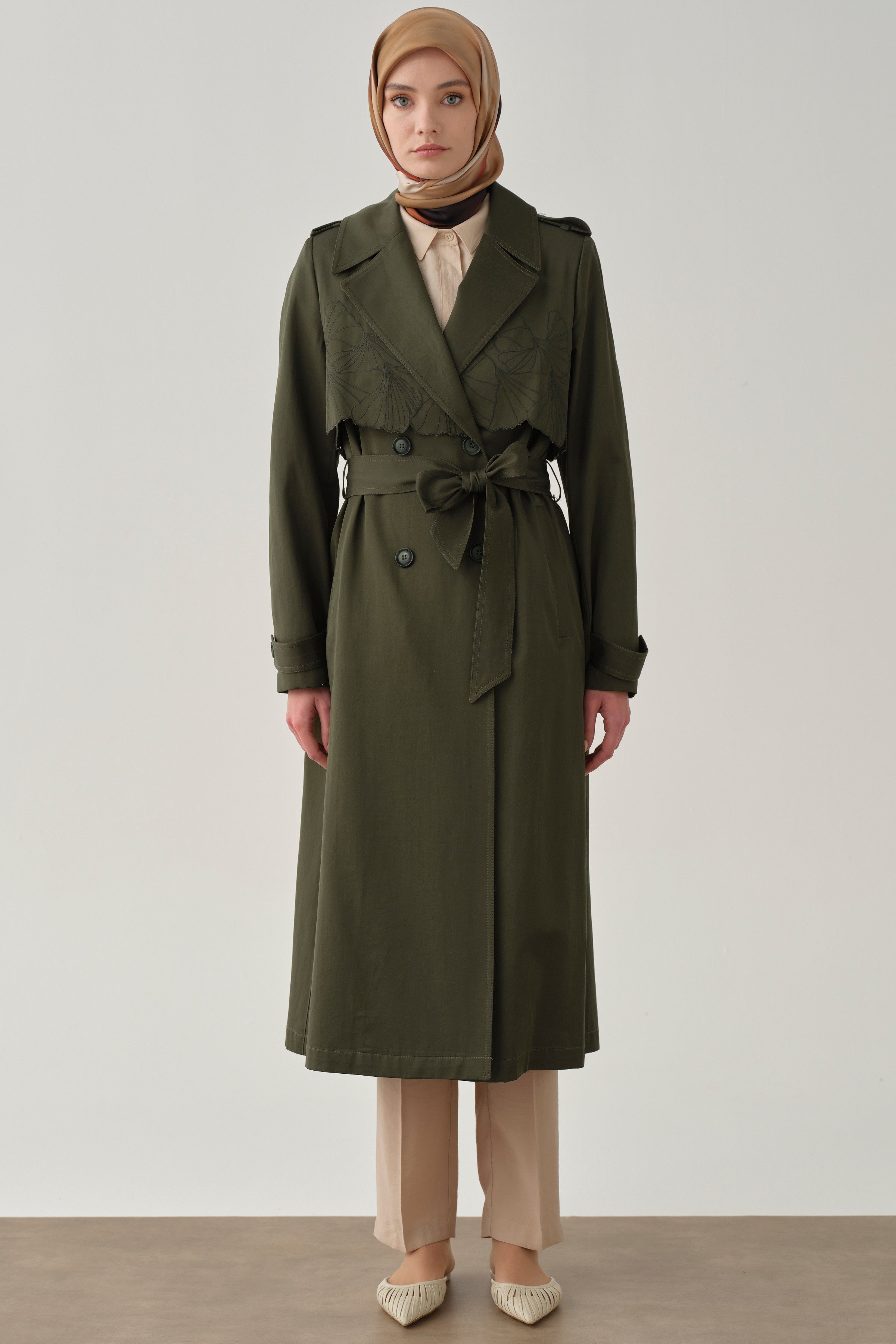 Rüzgarlık Nakış Detaylı Trençkot - Haki TUGBA