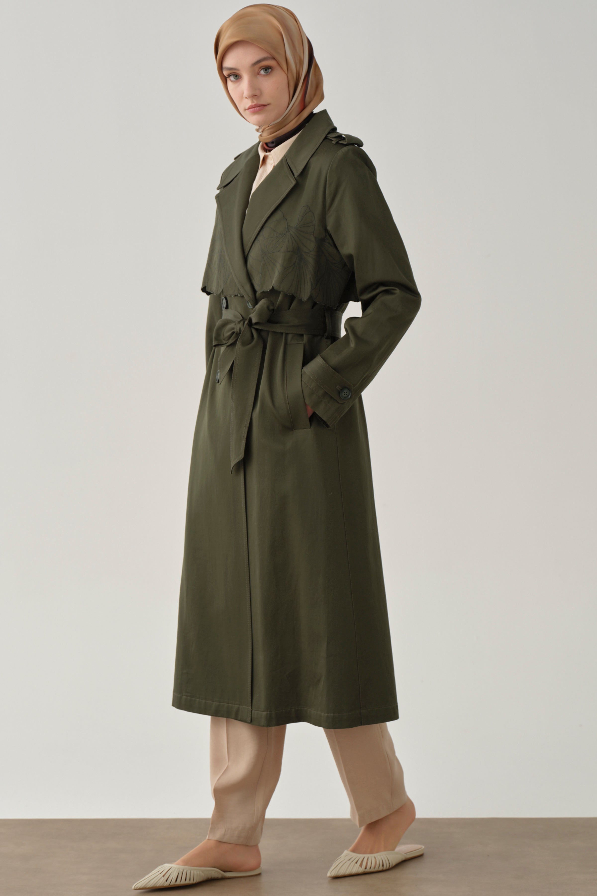 Rüzgarlık Nakış Detaylı Trençkot - Haki TUGBA
