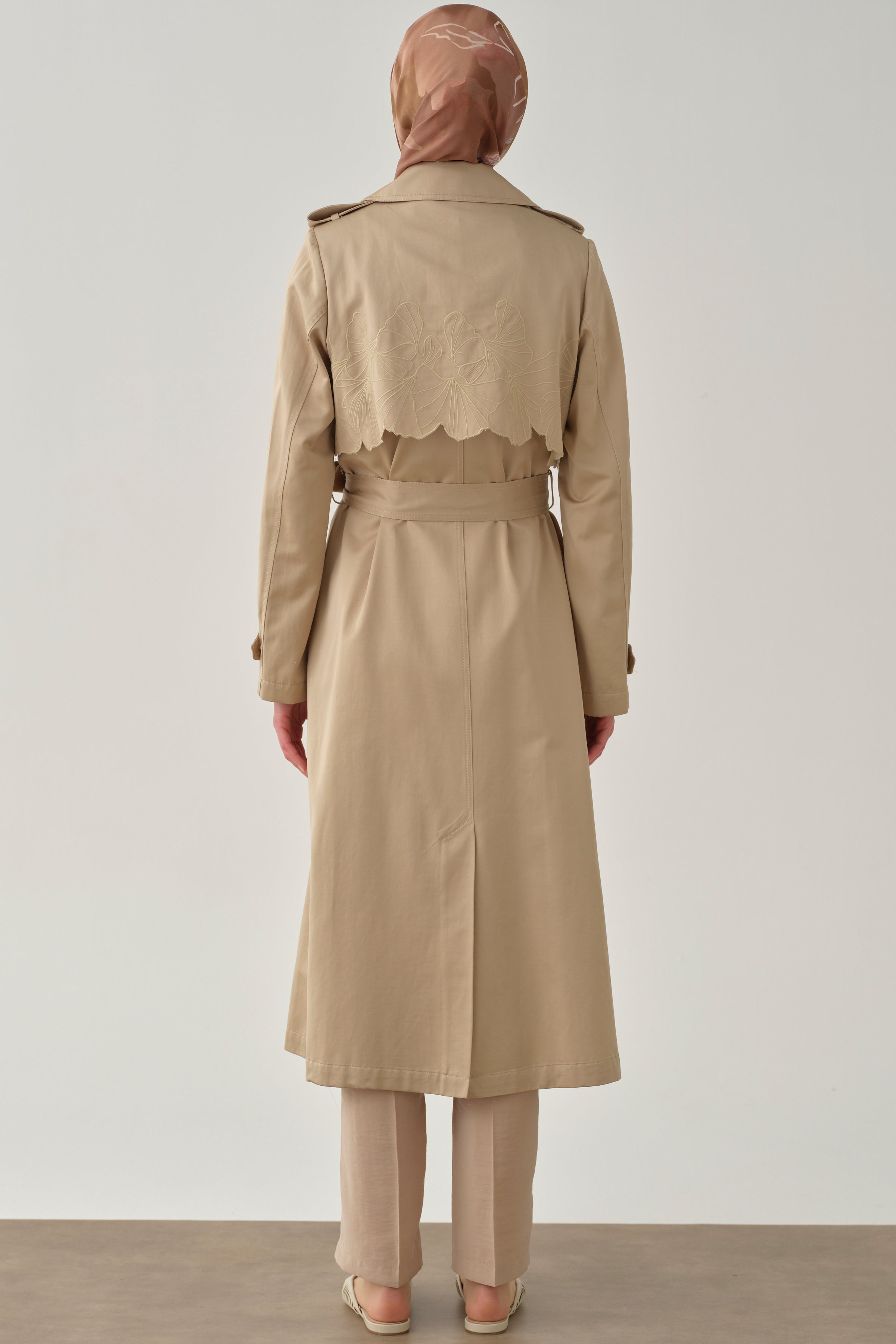 Rüzgarlık Nakış Detaylı Trençkot - Taş TUGBA