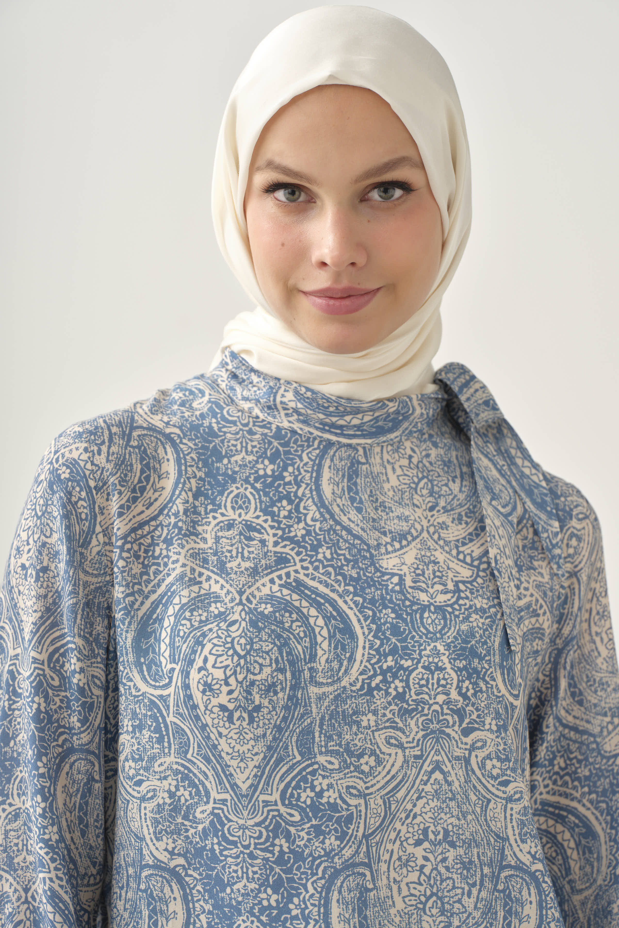 Şal Desenli Fular Yakalı Bluz - İndigo TUGBA