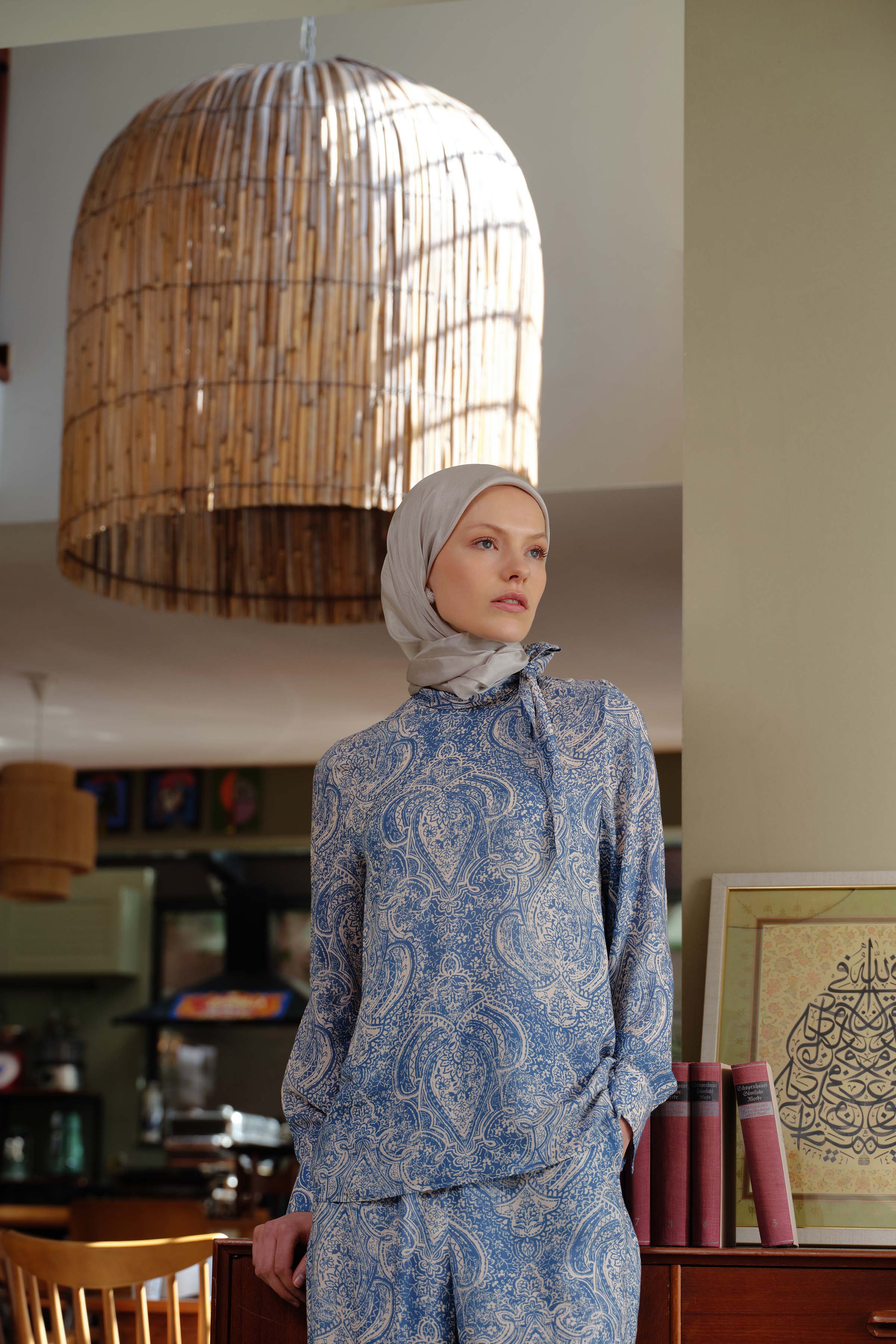 Şal Desenli Fular Yakalı Bluz - İndigo TUGBA