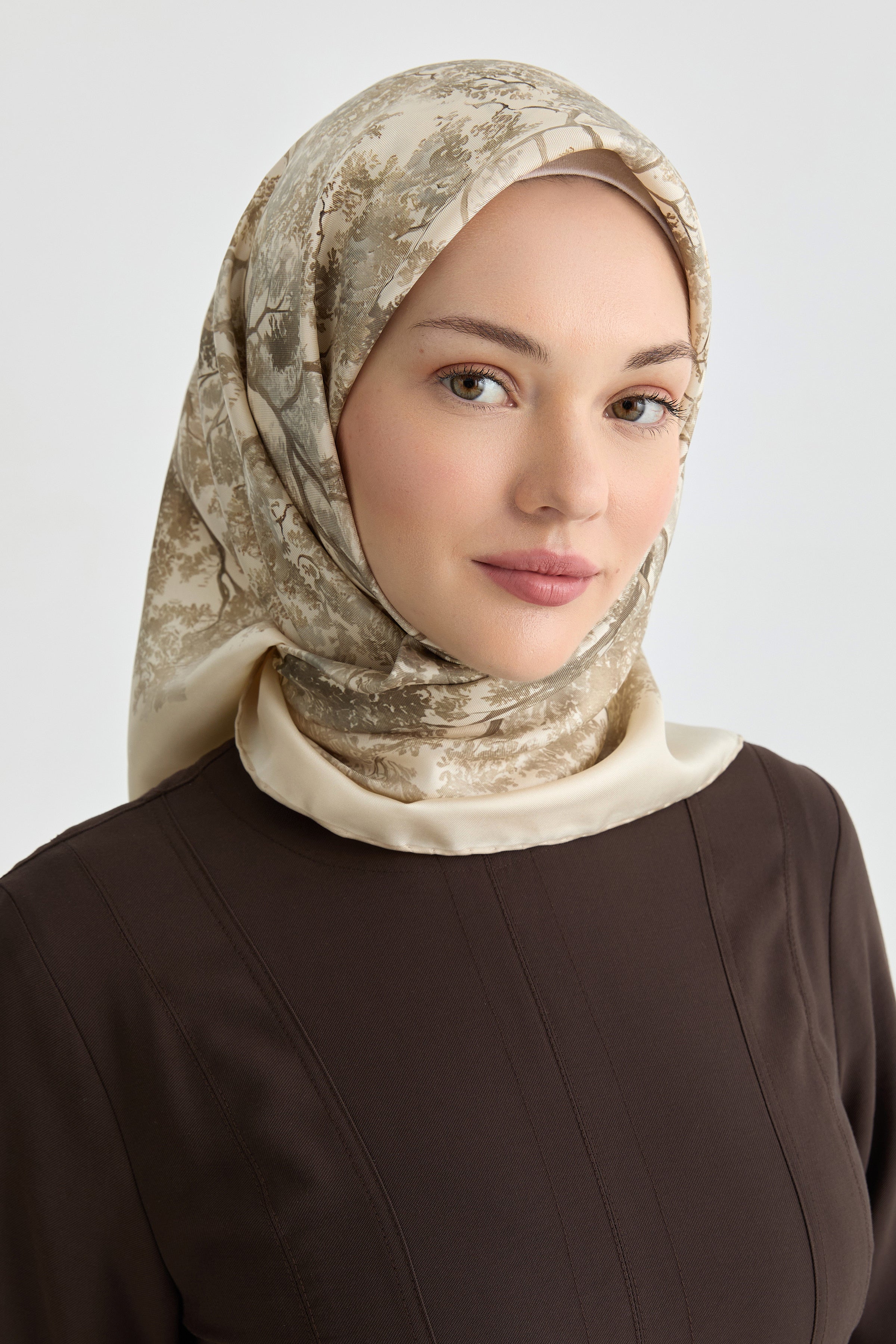 Belva Twill İpek Eşarp - Bej TUGBA