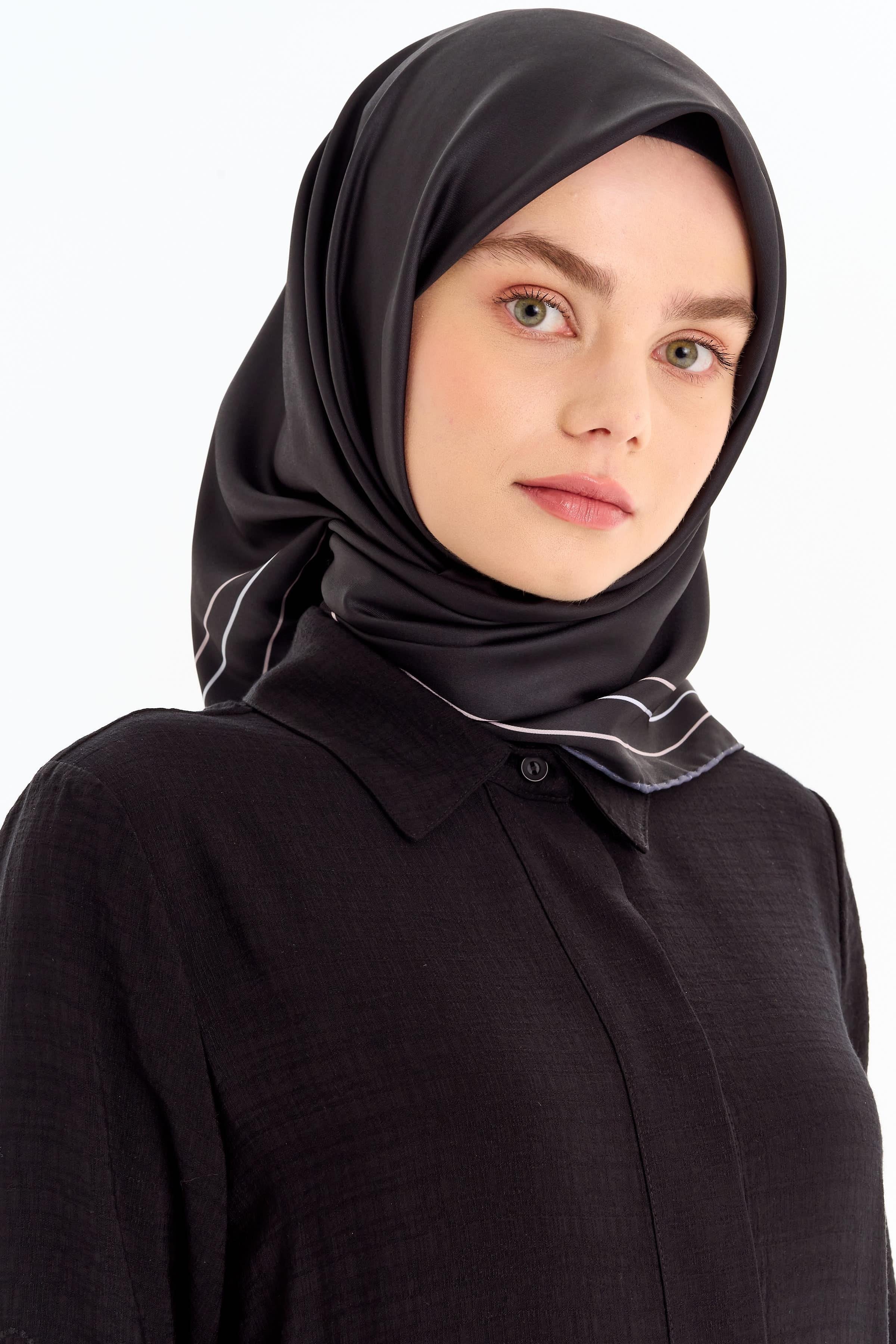 Şerit Çizgi Desenli Stil Eşarp - Siyah TUGBA