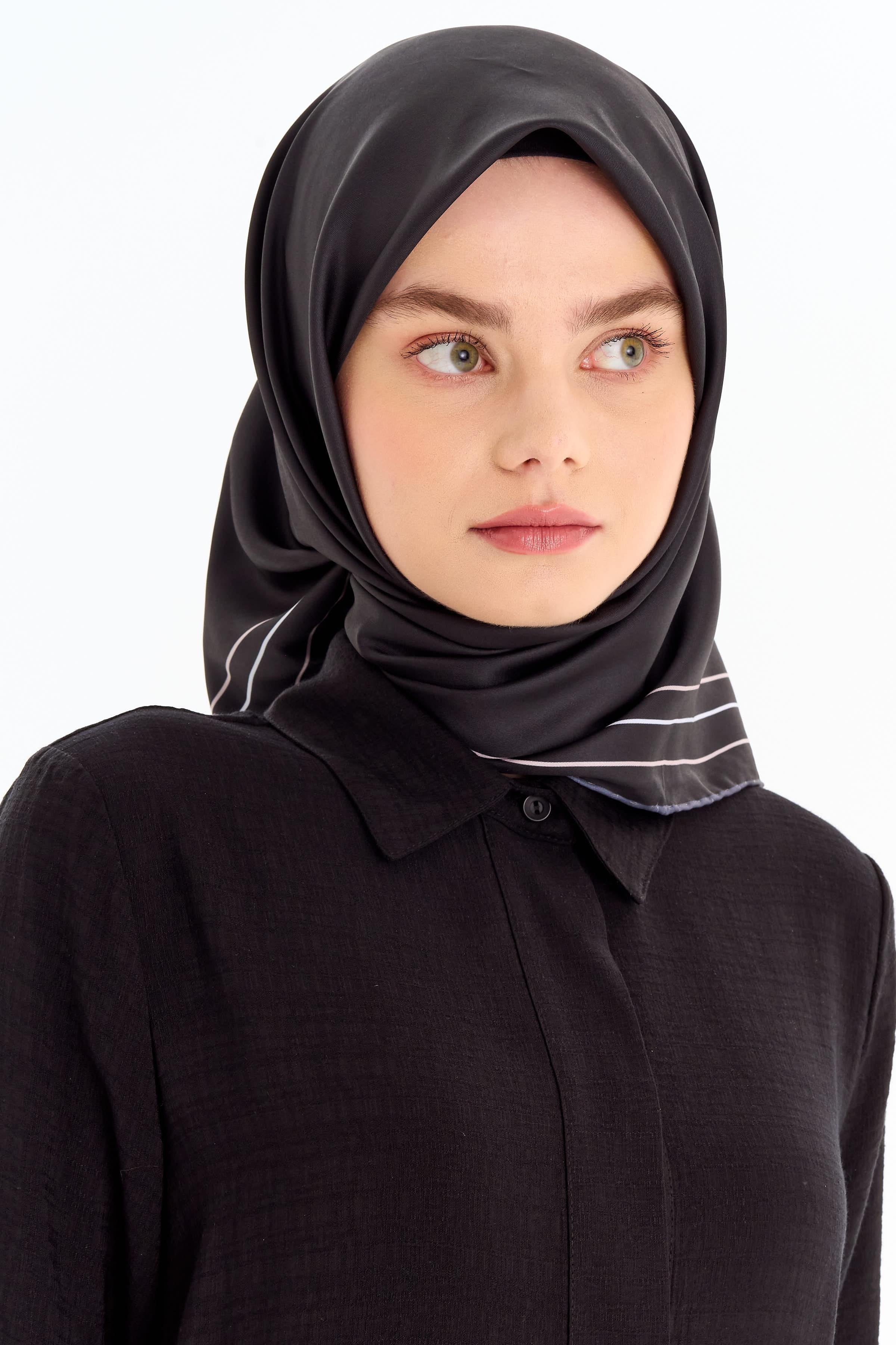 Şerit Çizgi Desenli Stil Eşarp - Siyah TUGBA