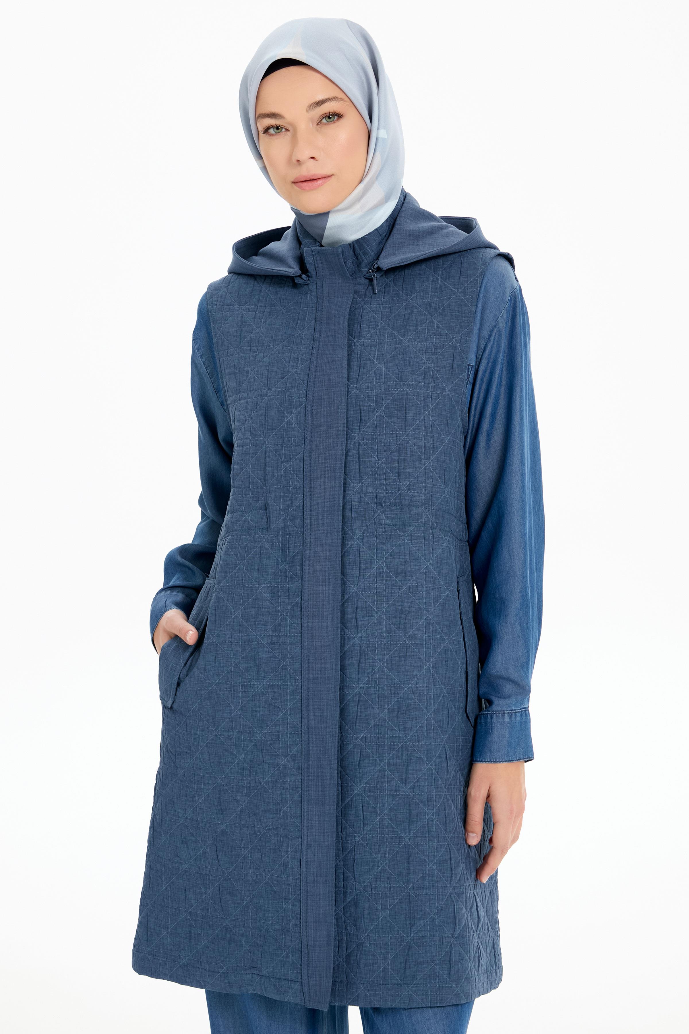 Seyyar Kapüşon Garnili Kapitone Yelek - İndigo TUGBA