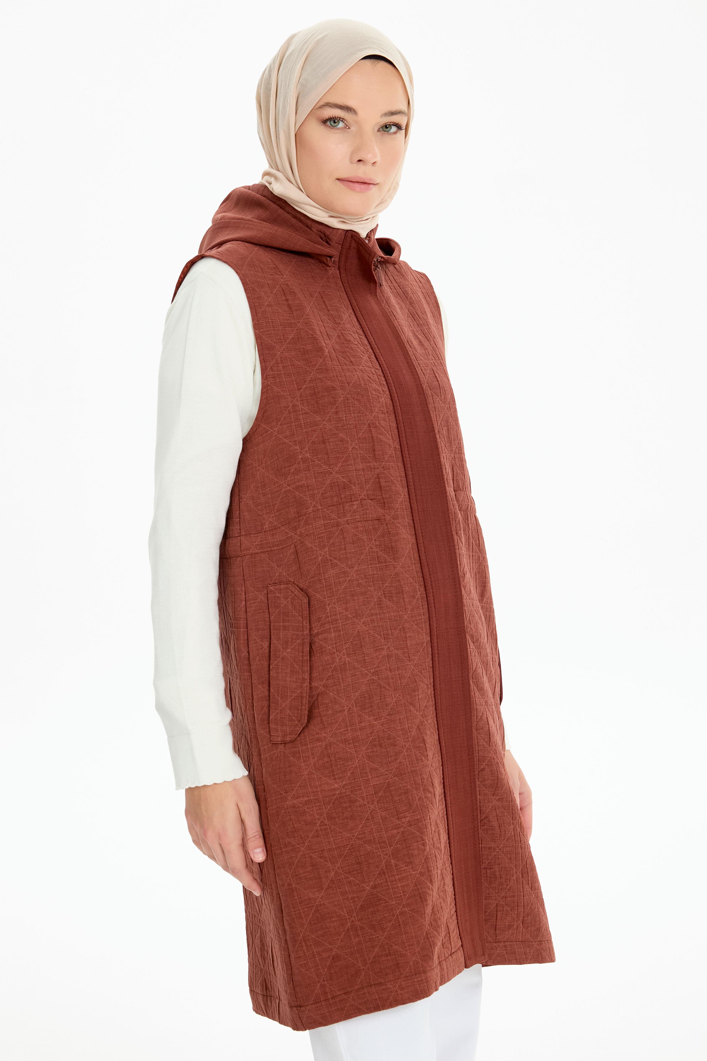 Seyyar Kapüşon Garnili Kapitone Yelek - Taba TUGBA