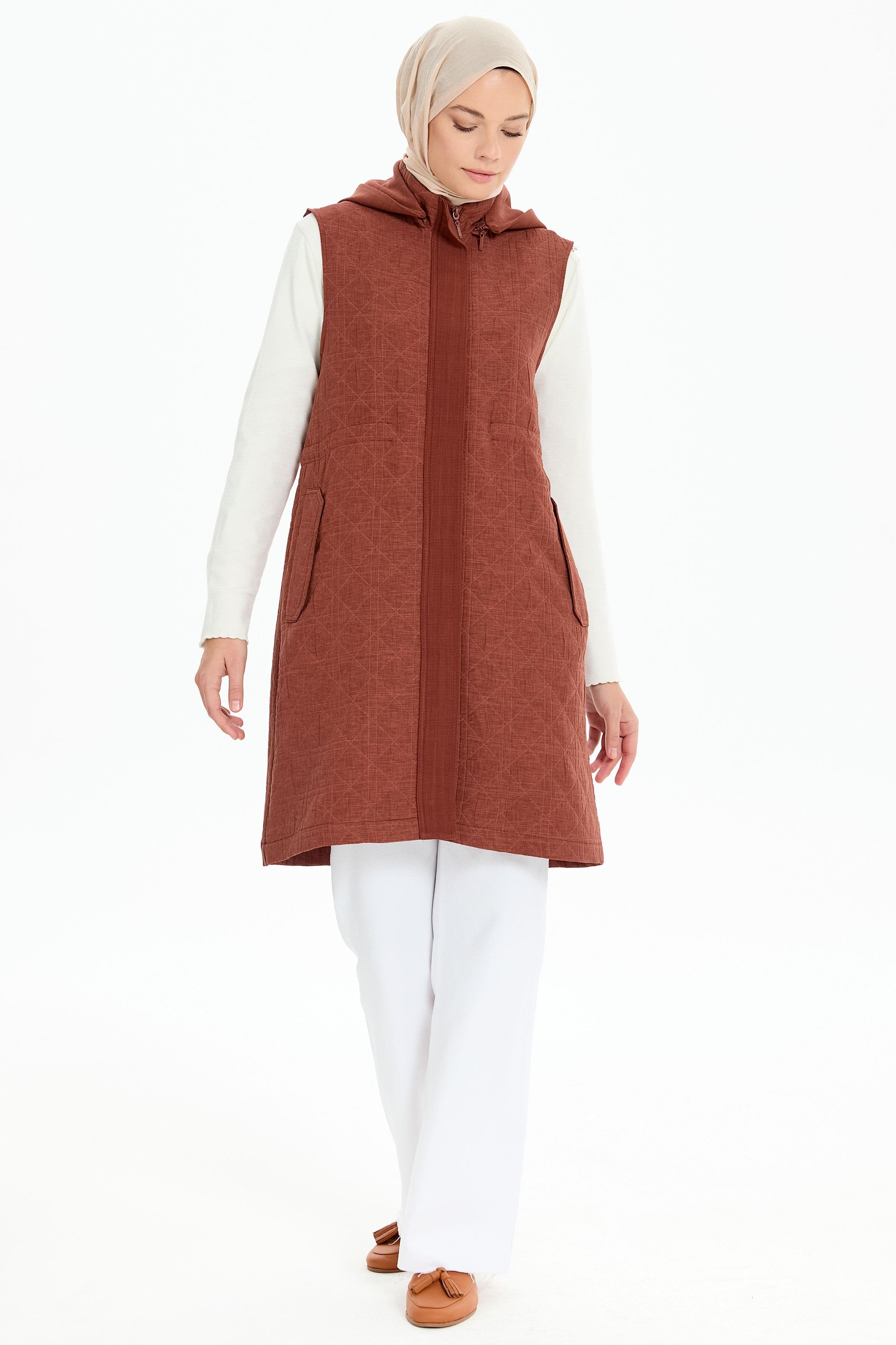 Seyyar Kapüşon Garnili Kapitone Yelek - Taba TUGBA