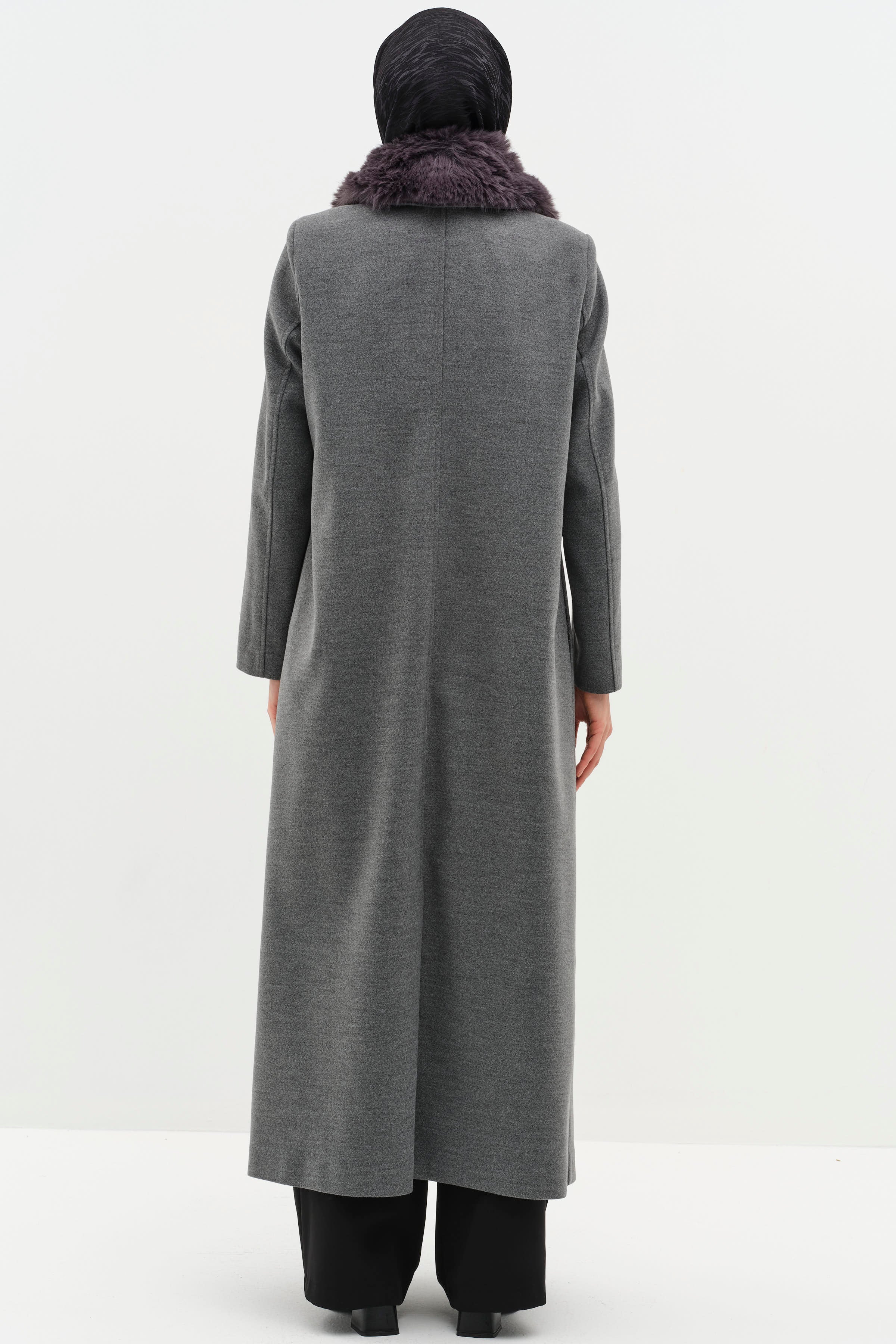 Kürk Yakalı Manto - Gri TUGBA