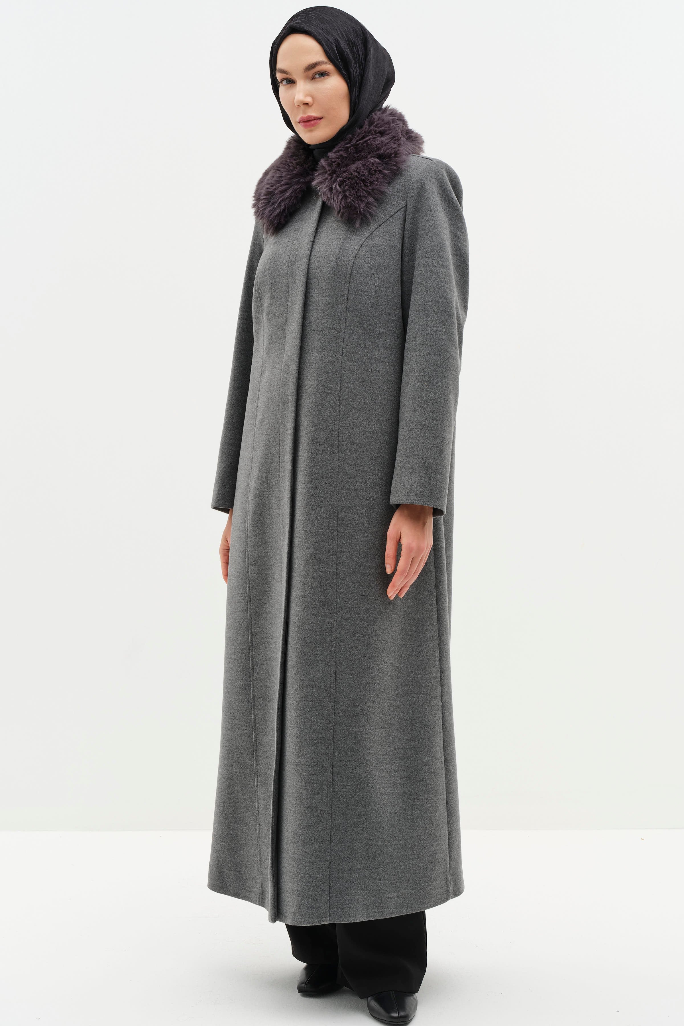 Kürk Yakalı Manto - Gri TUGBA