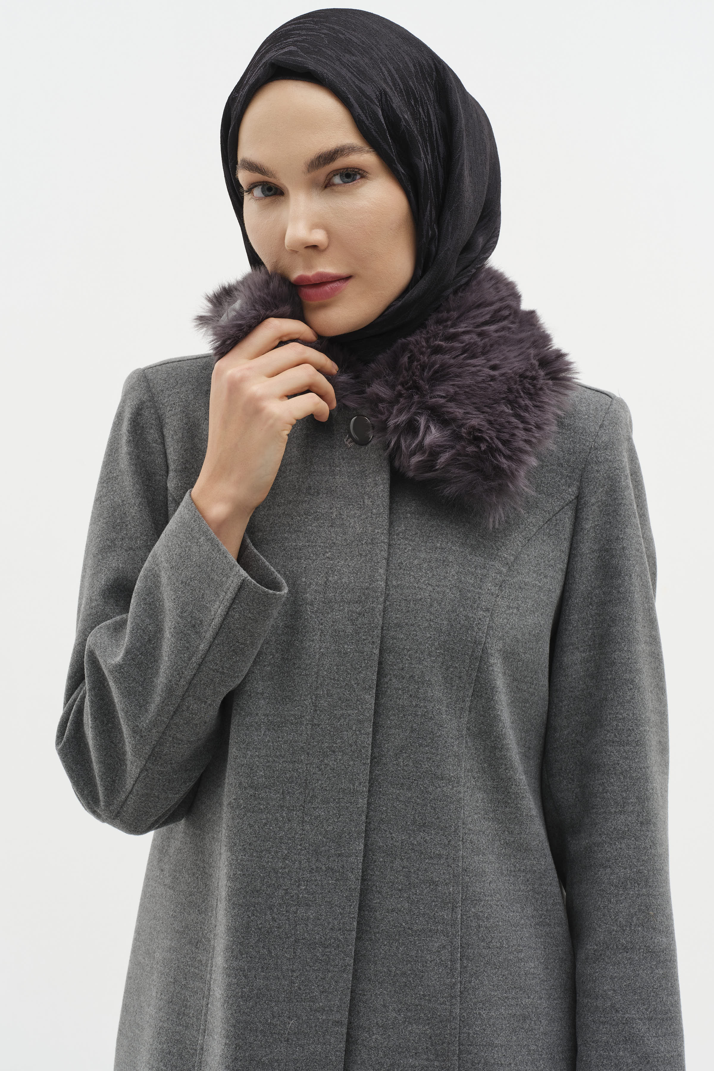 Kürk Yakalı Manto - Gri TUGBA