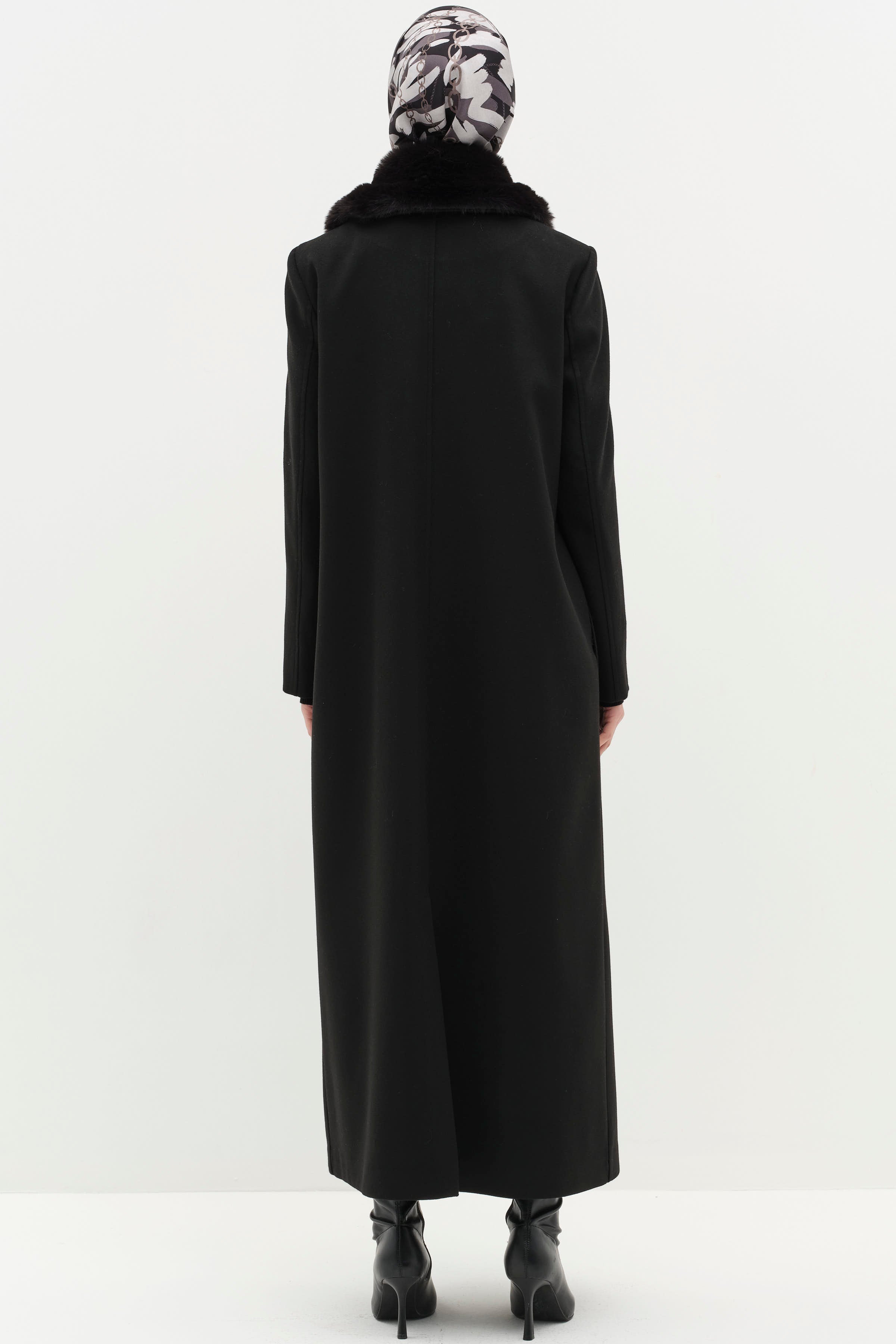 Kürk Yakalı Manto - Siyah TUGBA