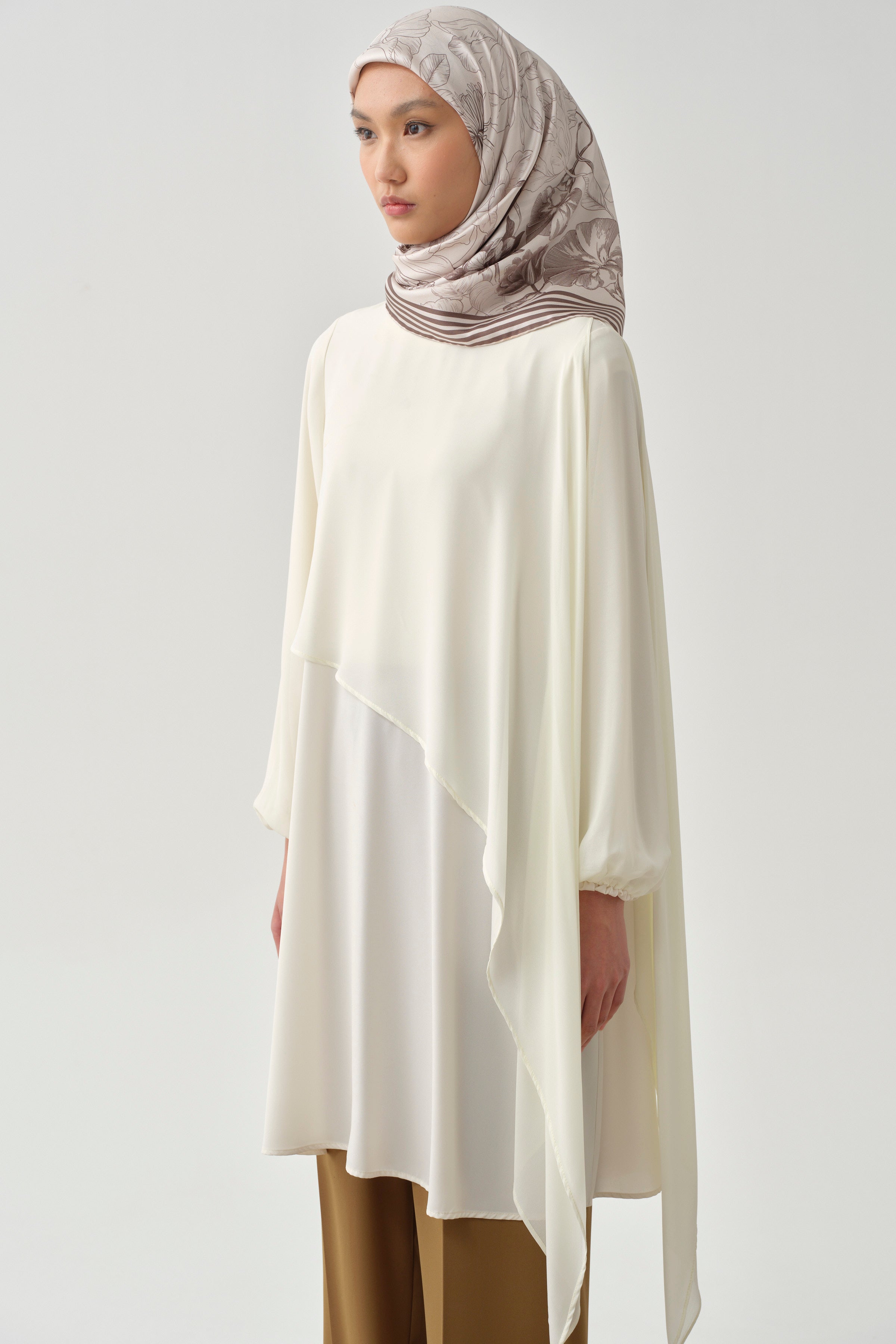 Şifon Garnili Bileği Lastikli Tunik - Ekru TUGBA