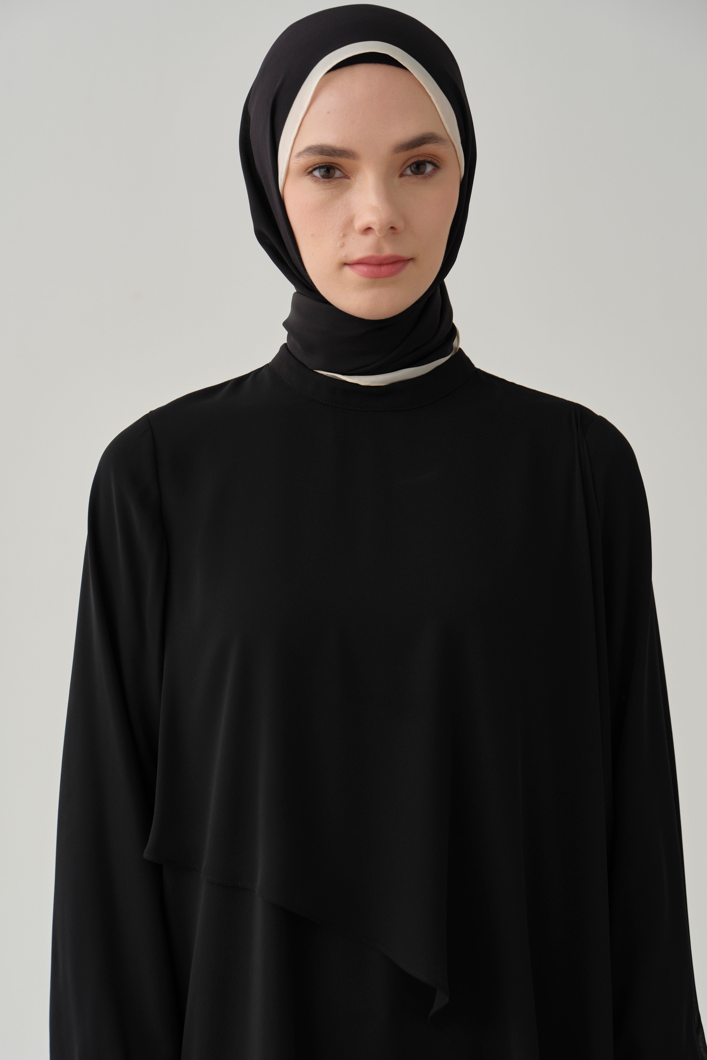 Şifon Garnili Bileği Lastikli Tunik - Siyah TUGBA