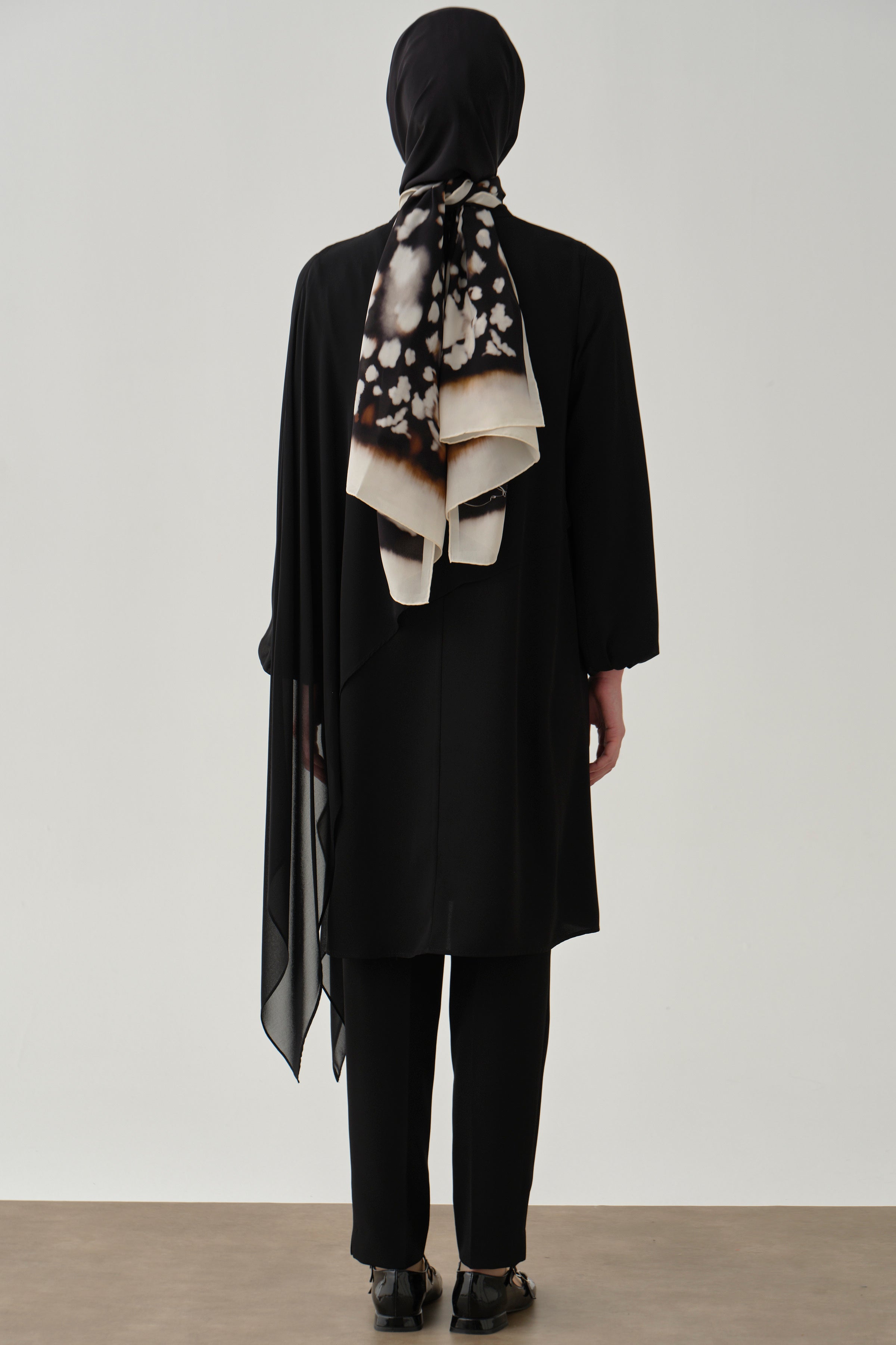 Şifon Garnili Bileği Lastikli Tunik - Siyah TUGBA