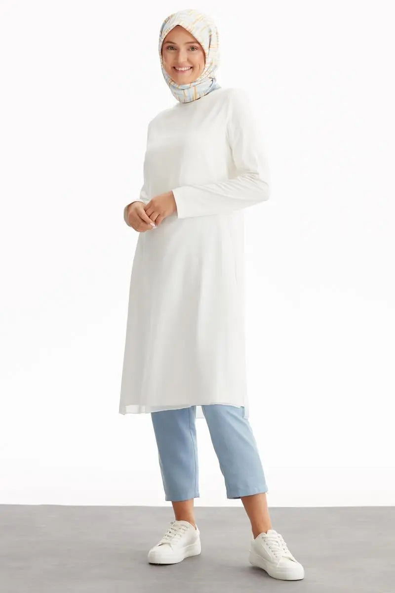 Şifon Garnili Yırtmaç Detaylı Tunik - Ekru TUGBA