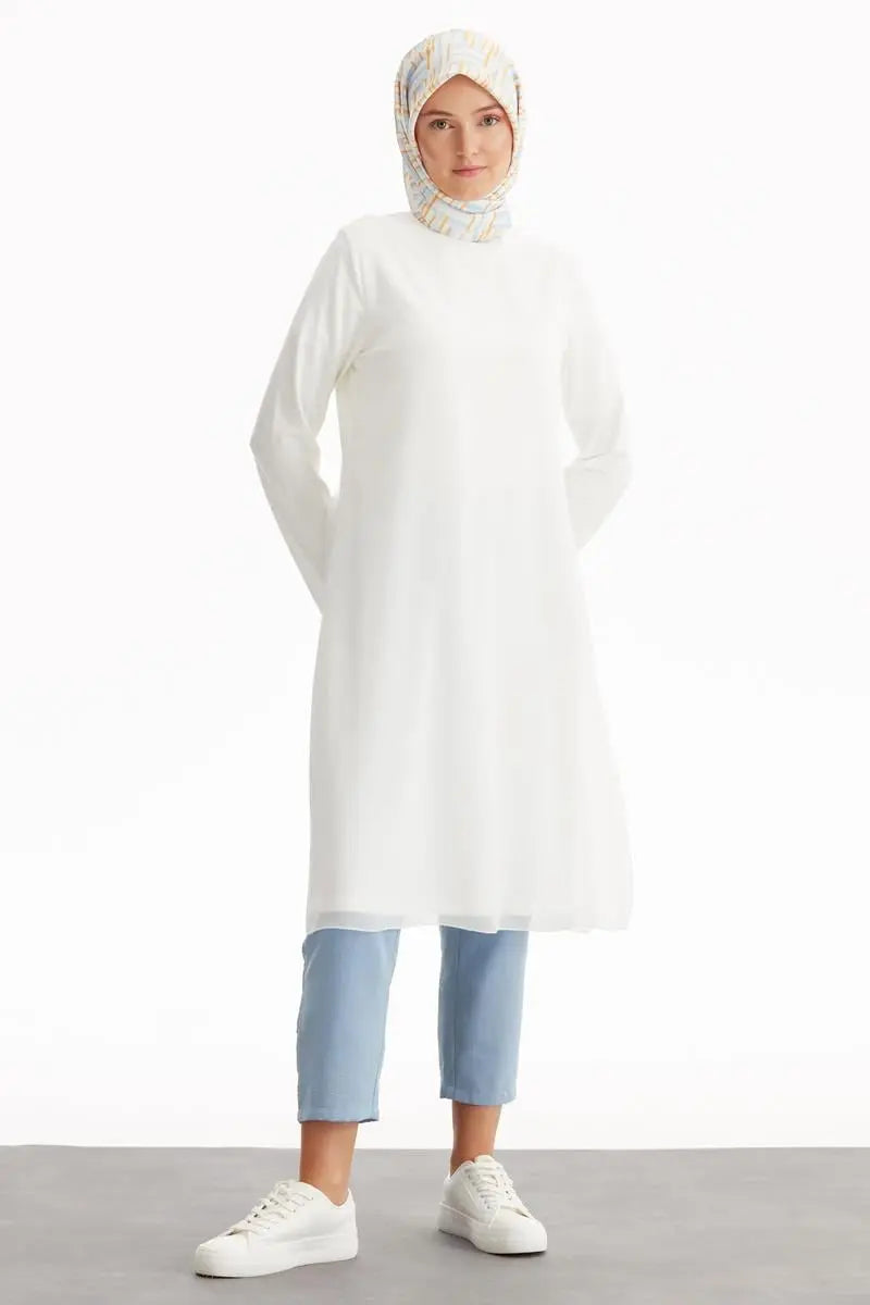 Şifon Garnili Yırtmaç Detaylı Tunik - Ekru TUGBA