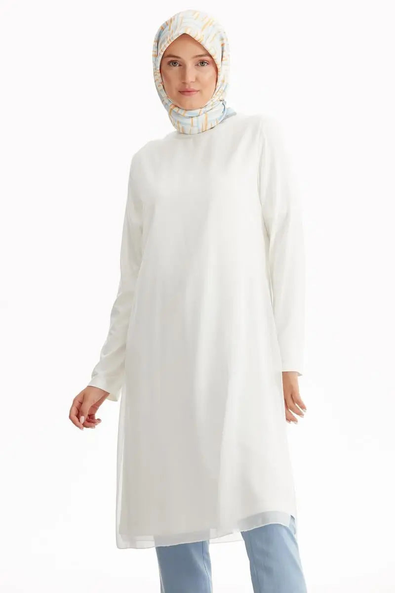 Şifon Garnili Yırtmaç Detaylı Tunik - Ekru TUGBA