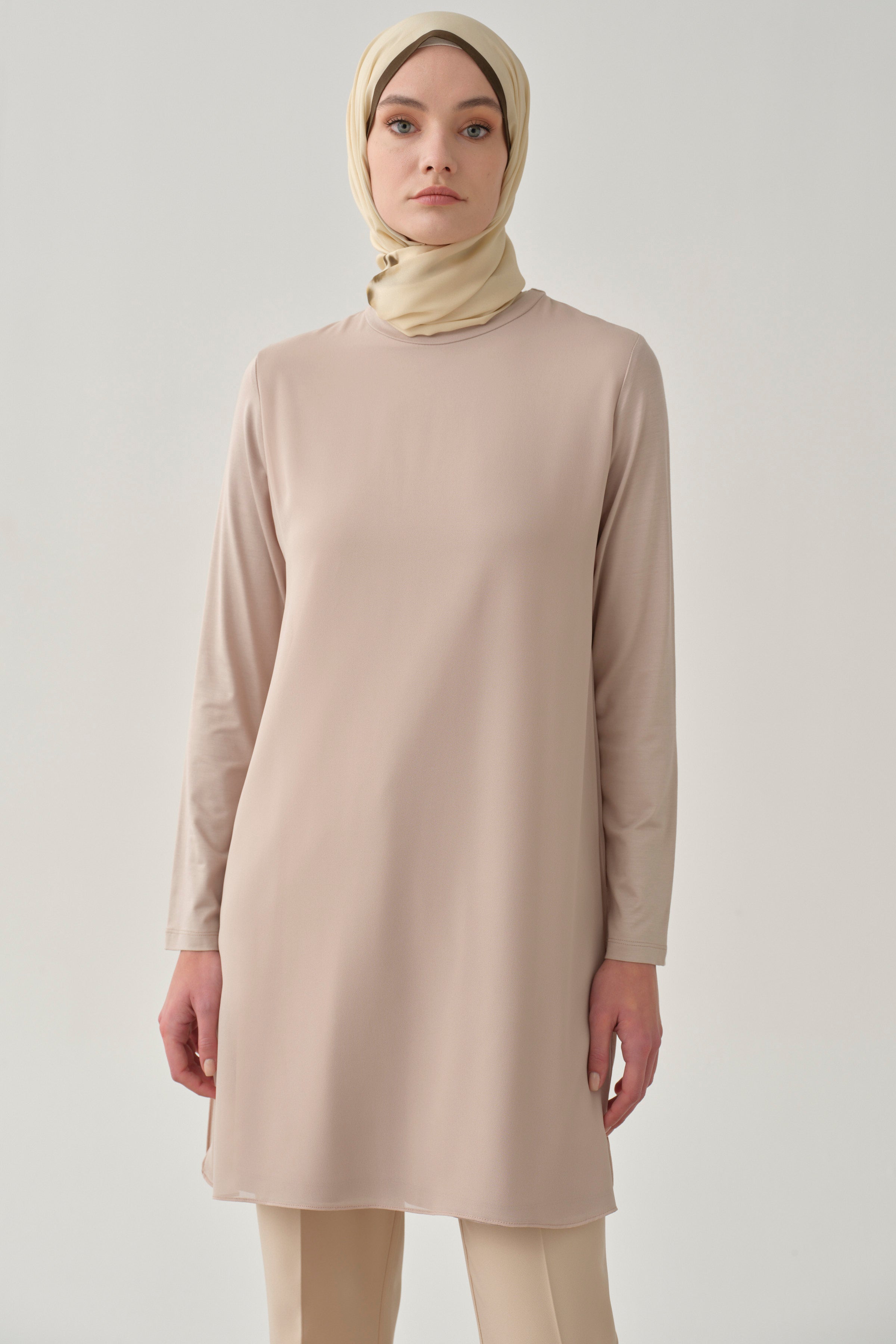 Şifon Garnili Yırtmaçlı Penye Tunik - Taş TUGBA