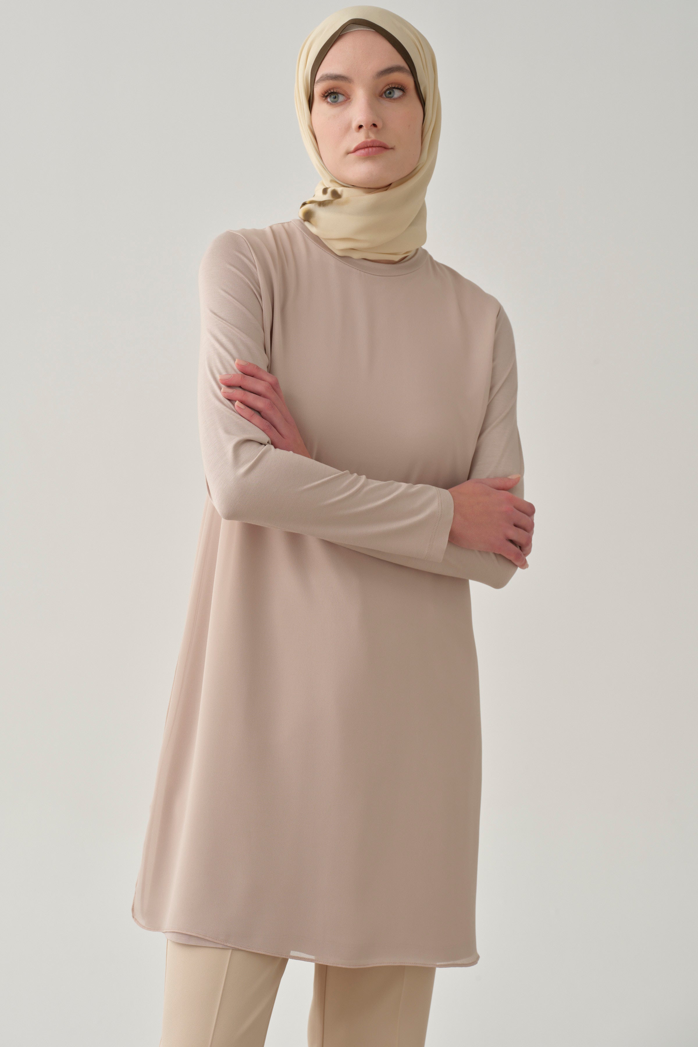 Şifon Garnili Yırtmaçlı Penye Tunik - Taş TUGBA