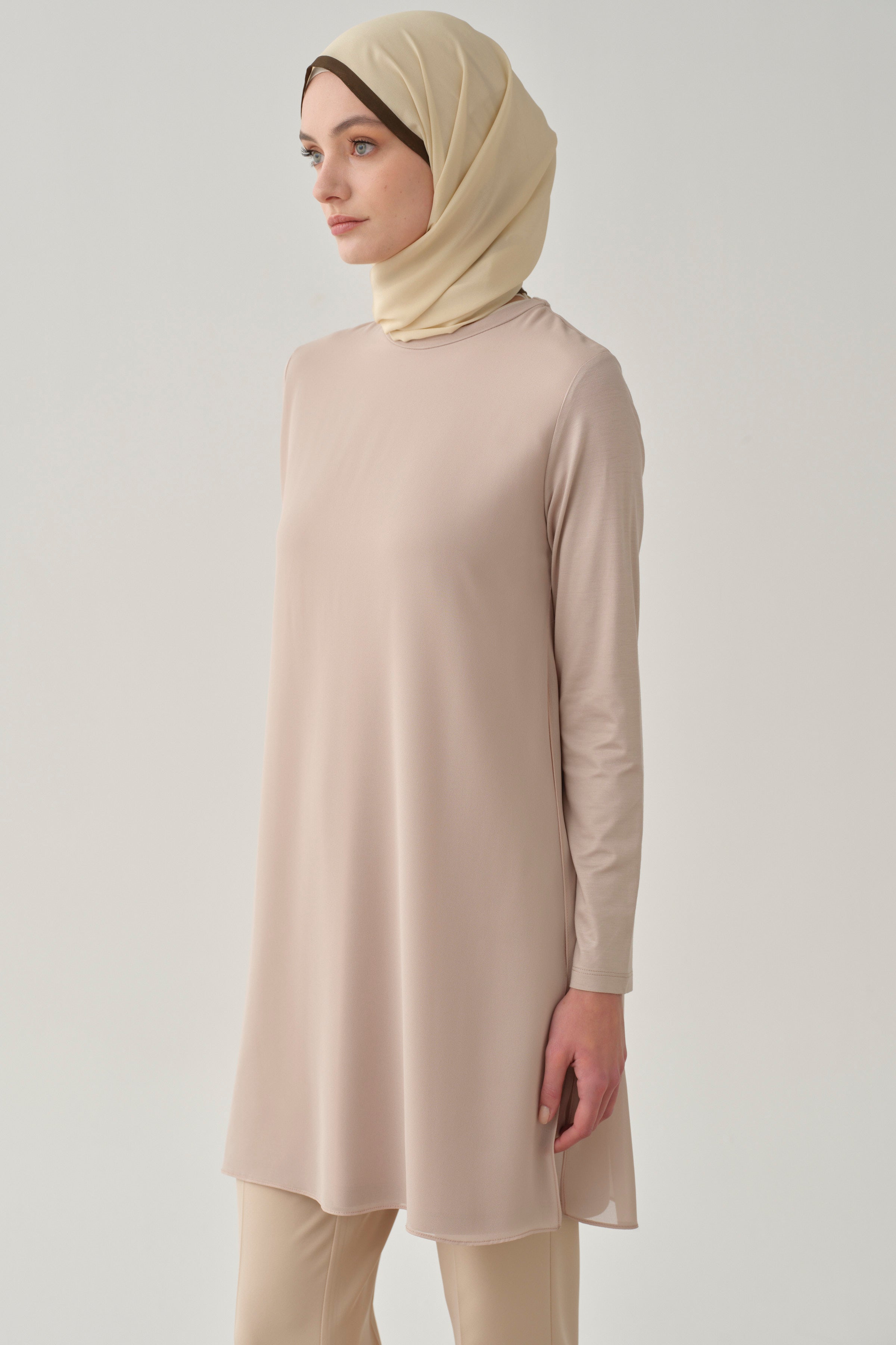 Şifon Garnili Yırtmaçlı Penye Tunik - Taş TUGBA