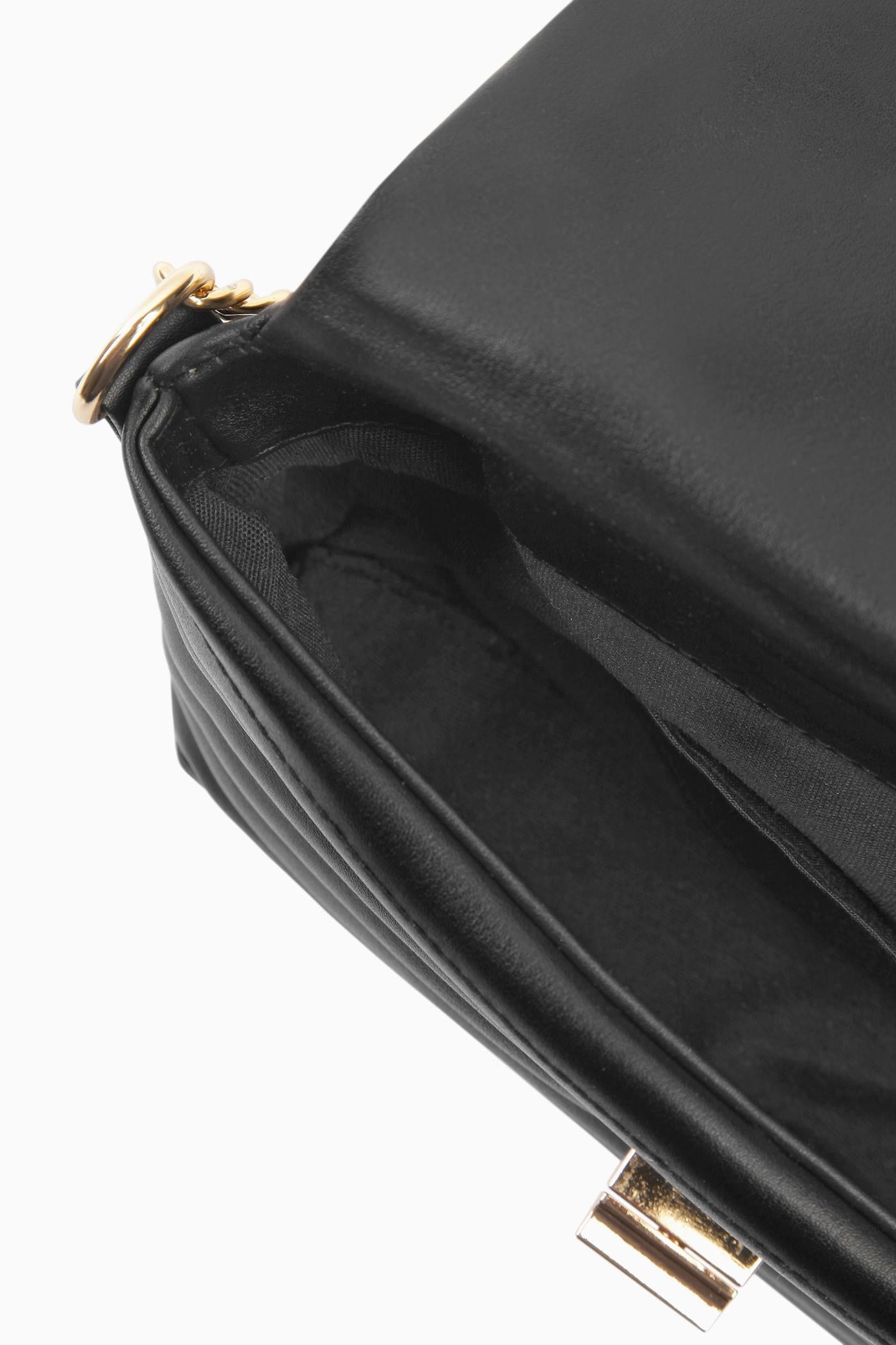 Zincir Askılı Flap Çanta - Siyah TUGBA