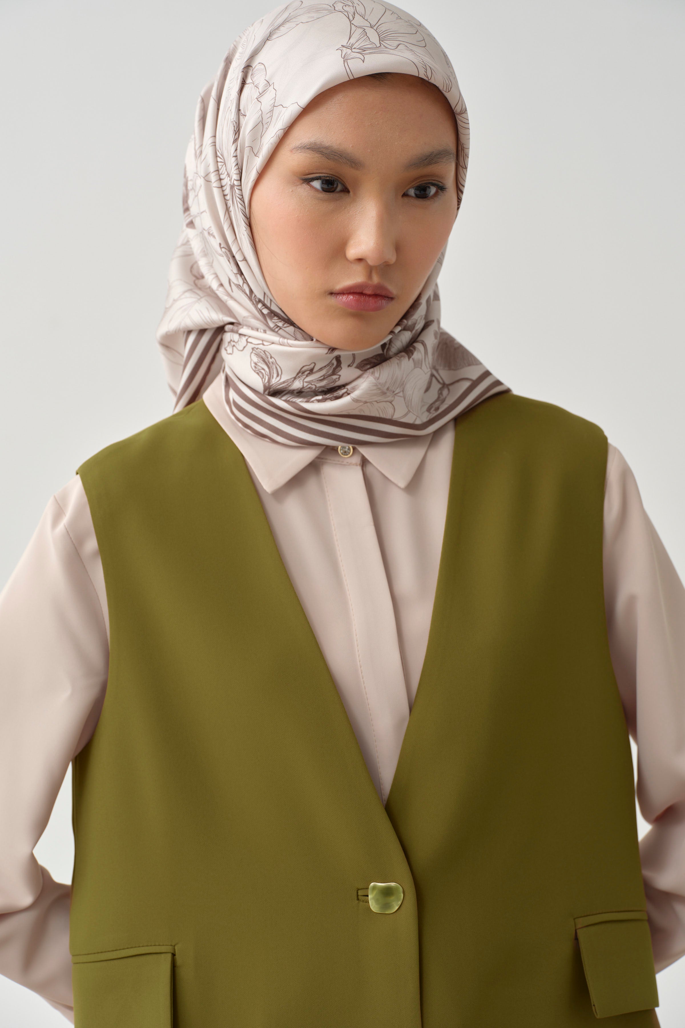 Süs Cep Kapaklı Yırtmaçlı Yelek - Olive TUGBA